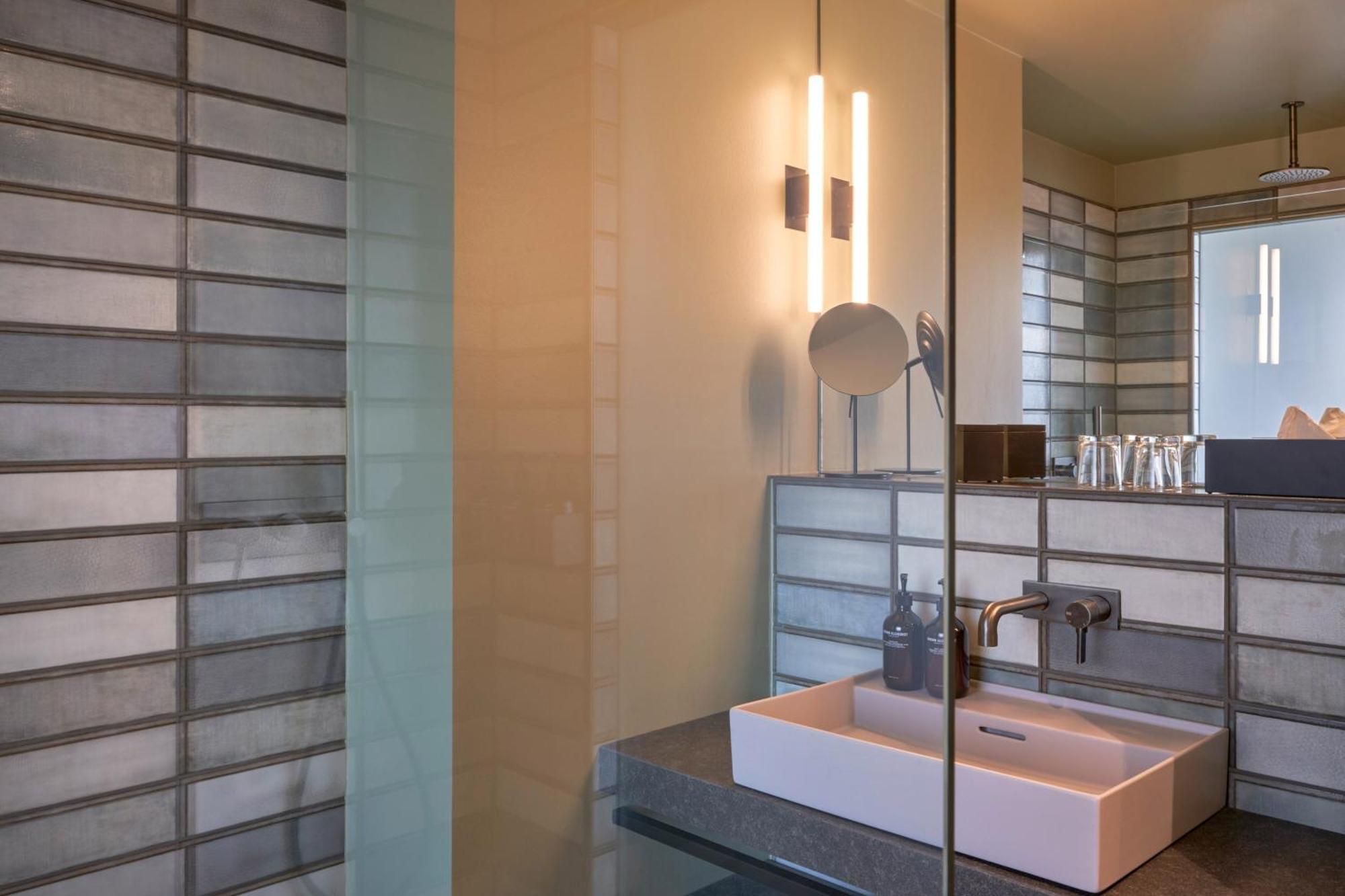 Junior Suite, 1 King, City view