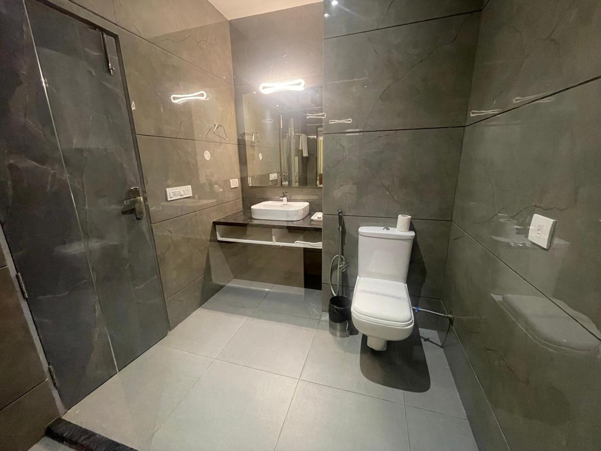 Deluxe Double Room,1636223468:JPEG