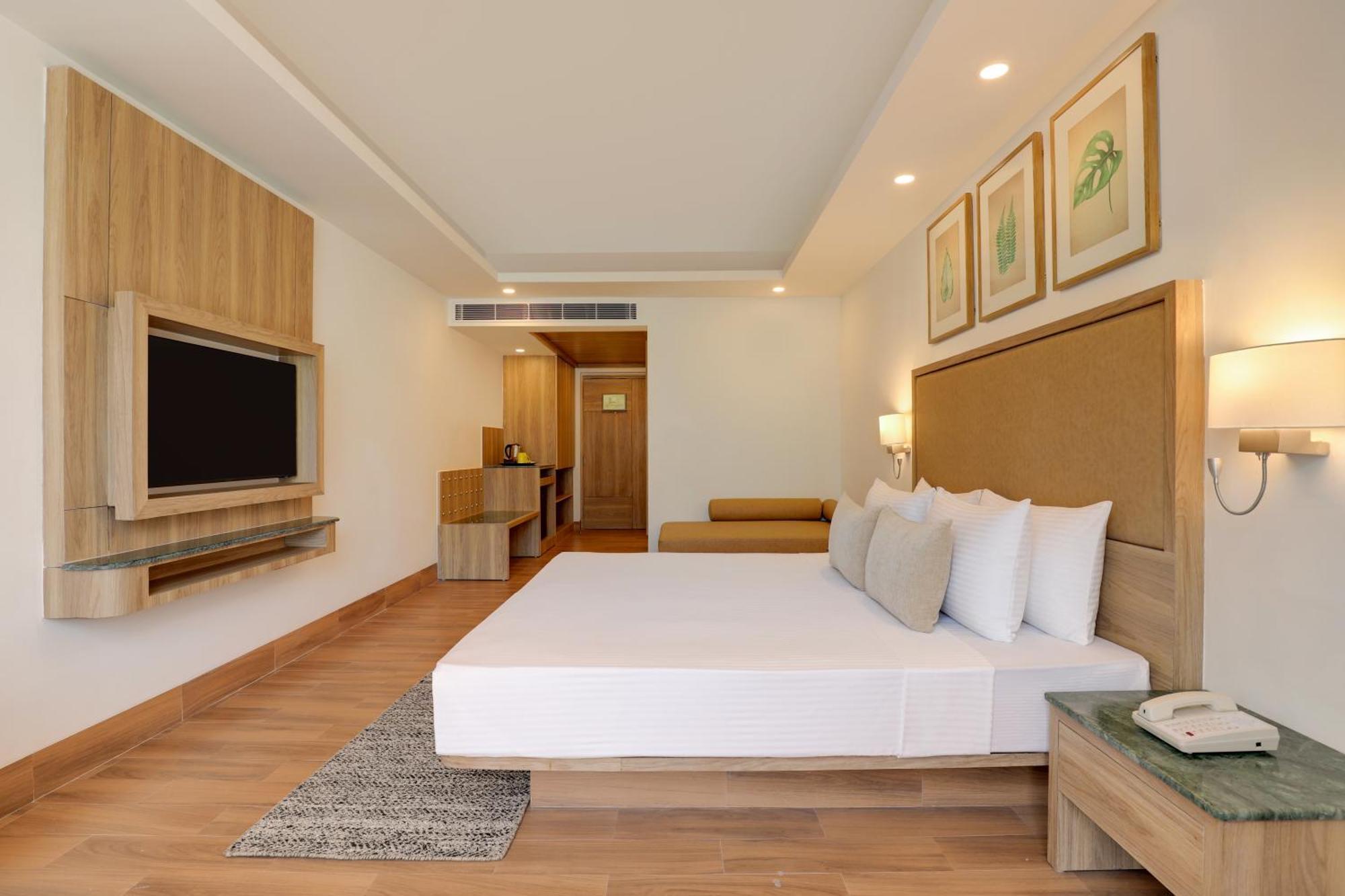 Deluxe King Room with Mountain View  (10% off on Food & Soft Beverage services,Complimentary Hi-Tea,15% off on session of Spa and  10% Off on Laundry service)