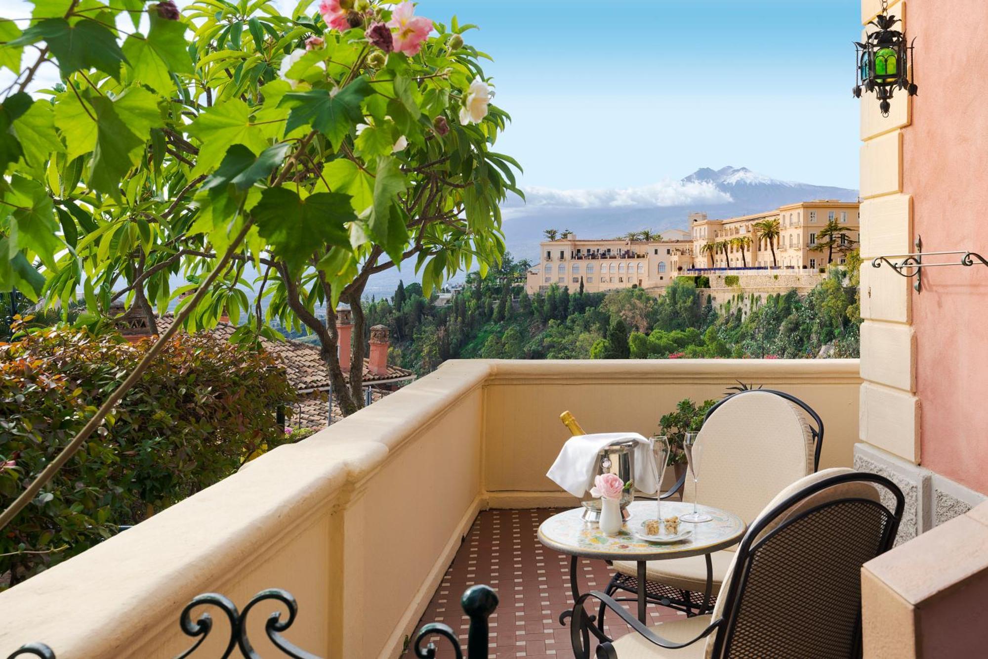 Superior Double Room with Partial Sea View