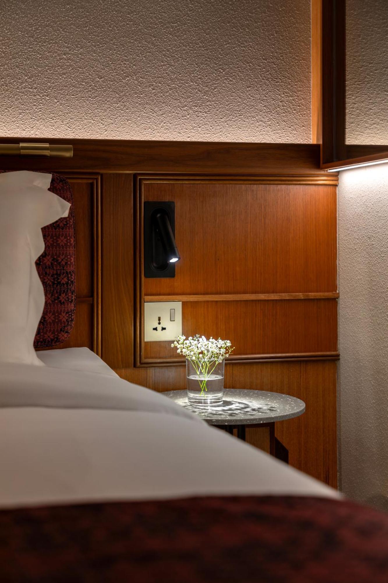 Standard Queen Room (No Window)