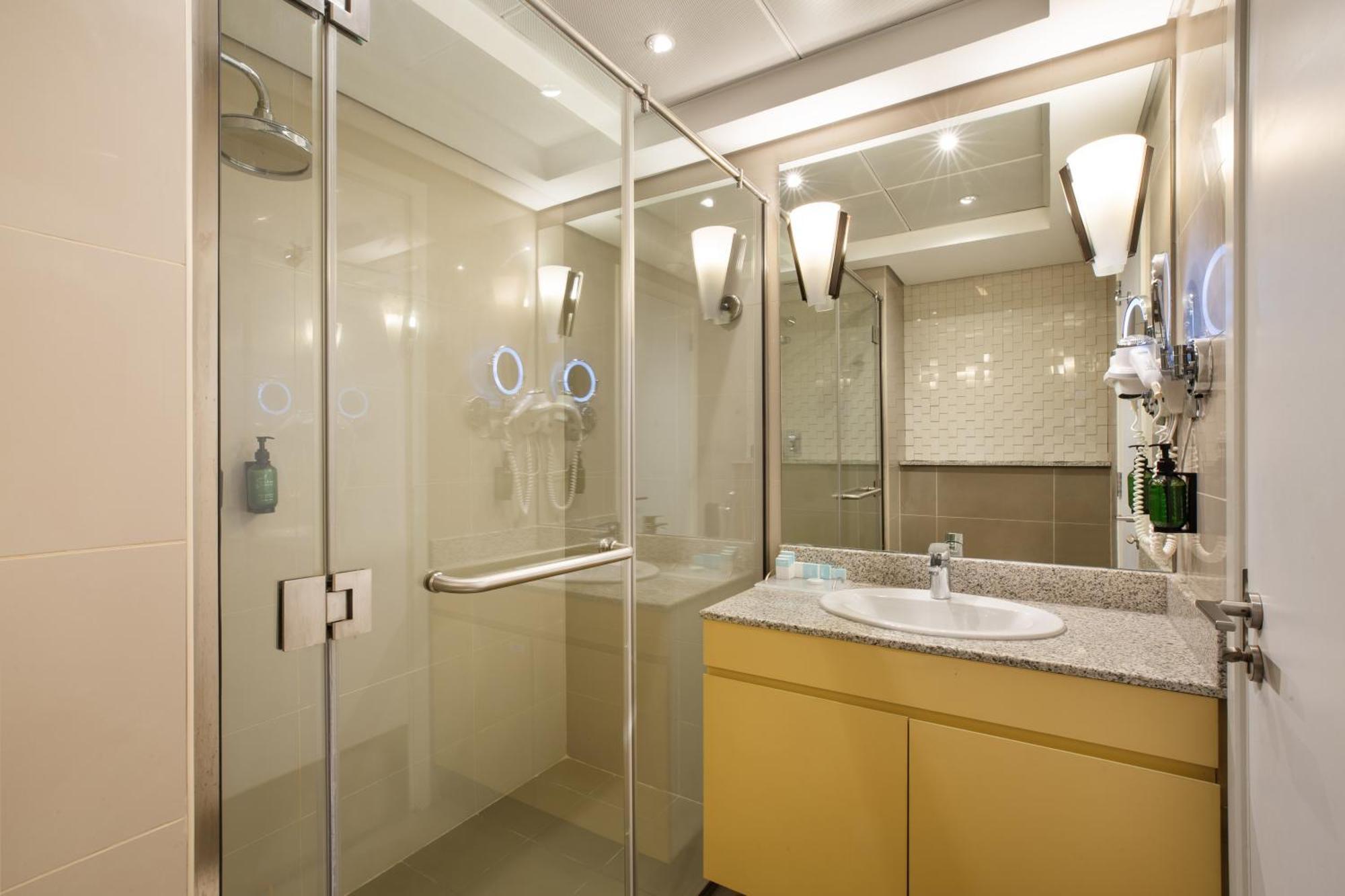 Family Interconnecting Room with 20% Discount on Laundry and 15% Discount on Food & Beverage,1636780102:JPEG