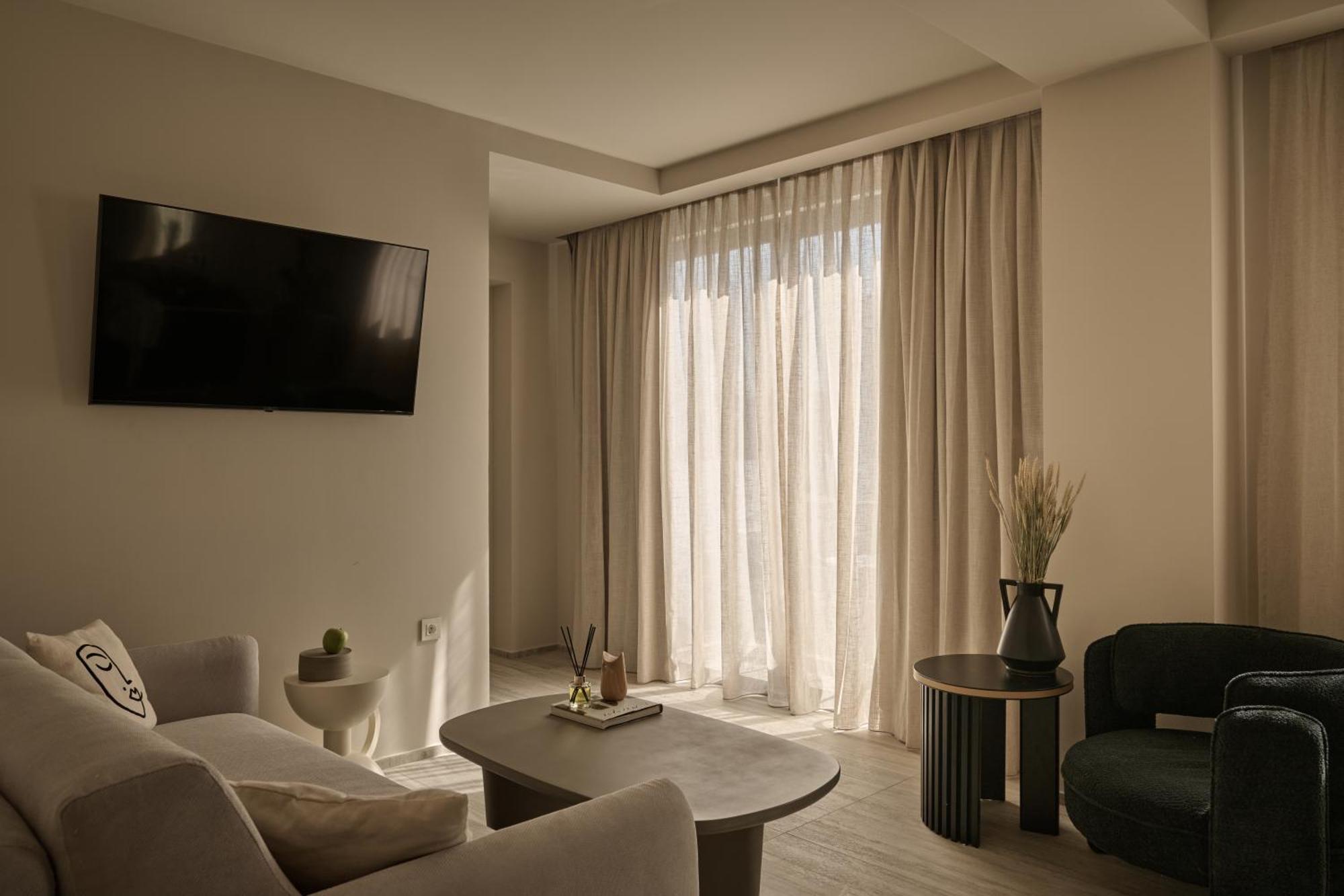 Acropolis Family Room