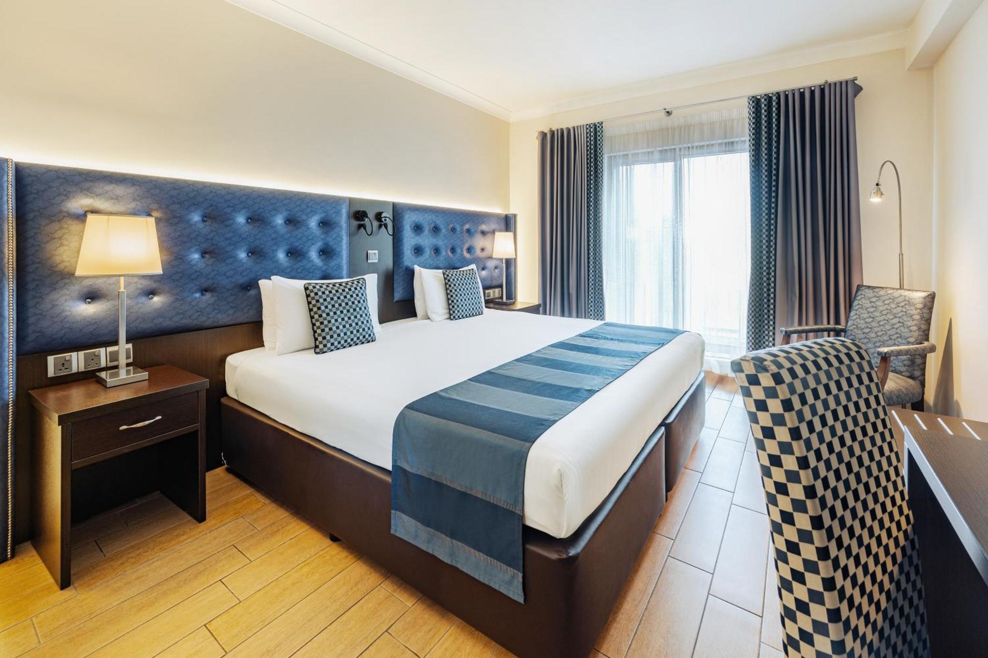 Double or Twin Room with Partial Sea View