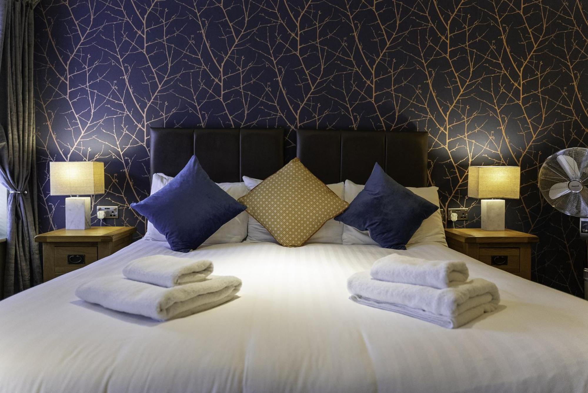 Double or Twin Room with Private Bathroom