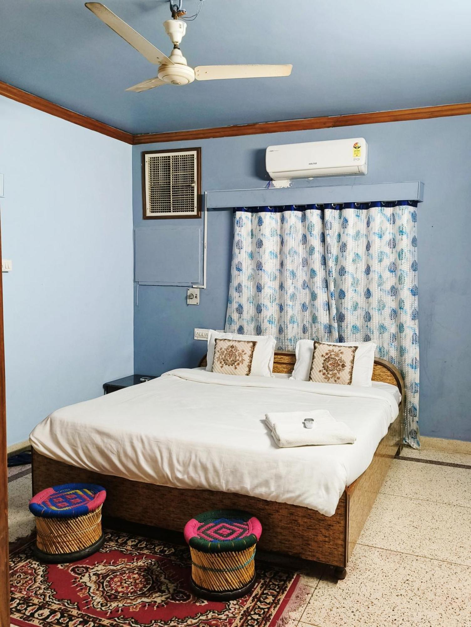 Deluxe Room,1639373896:JPEG