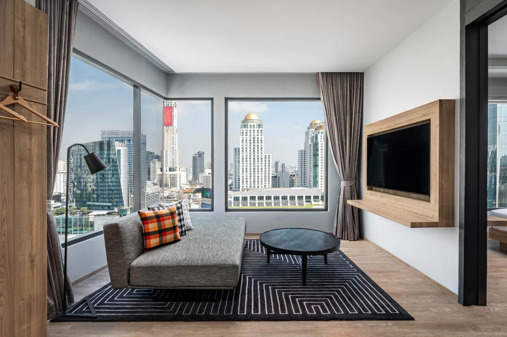 Deluxe Queen Room with City View