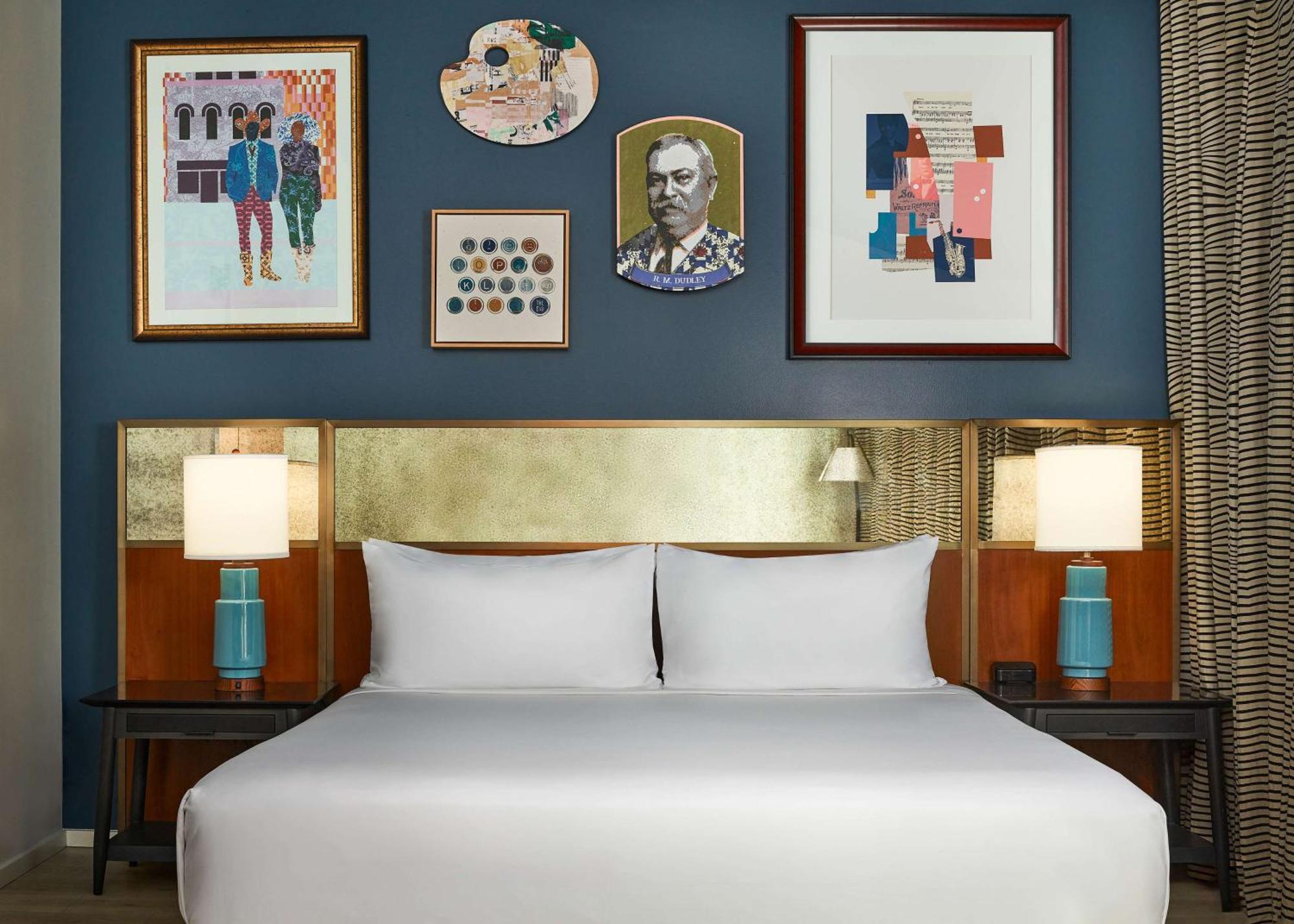Deluxe King Room