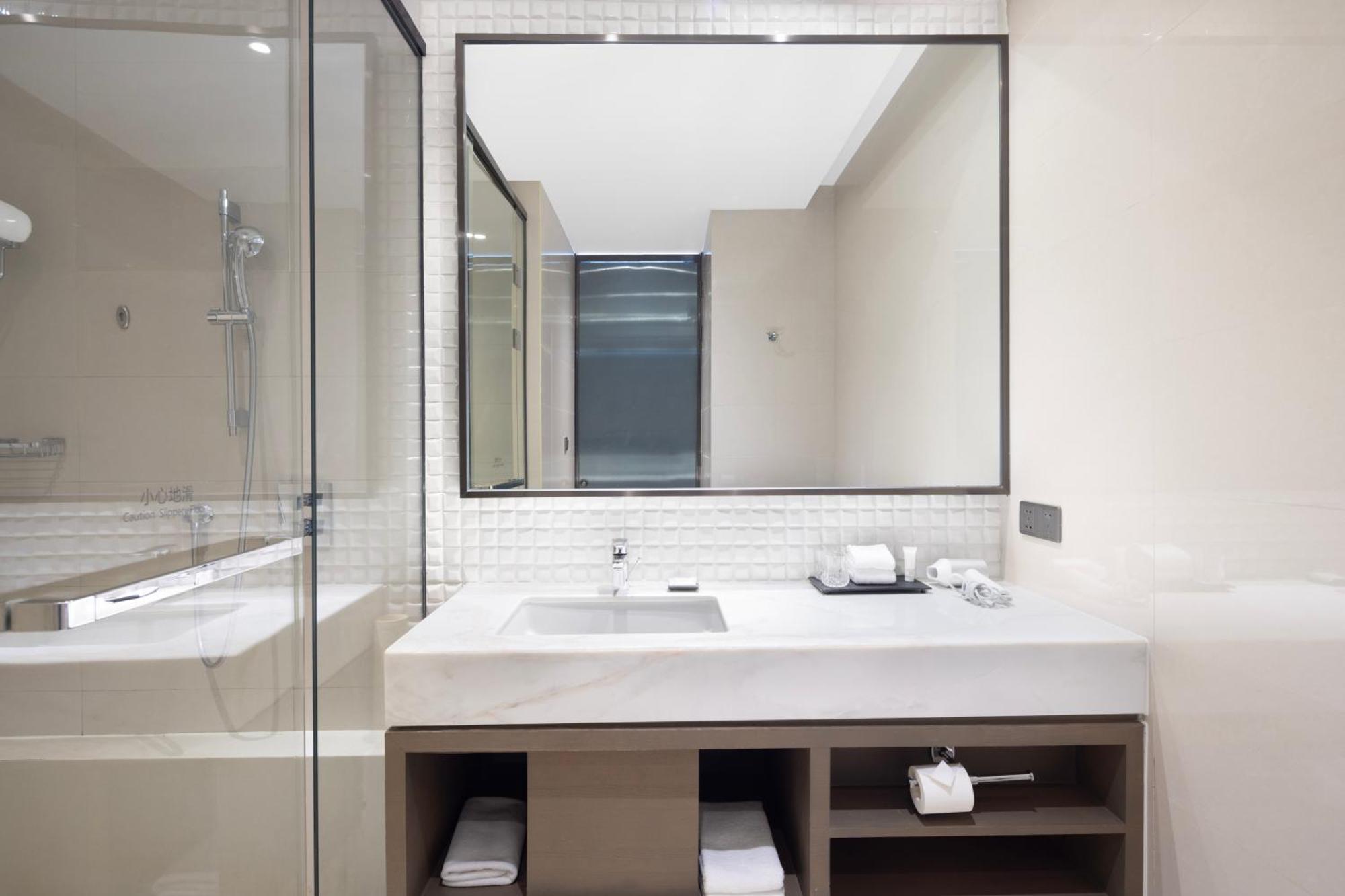 Twin Room,1677893450:JPEG
