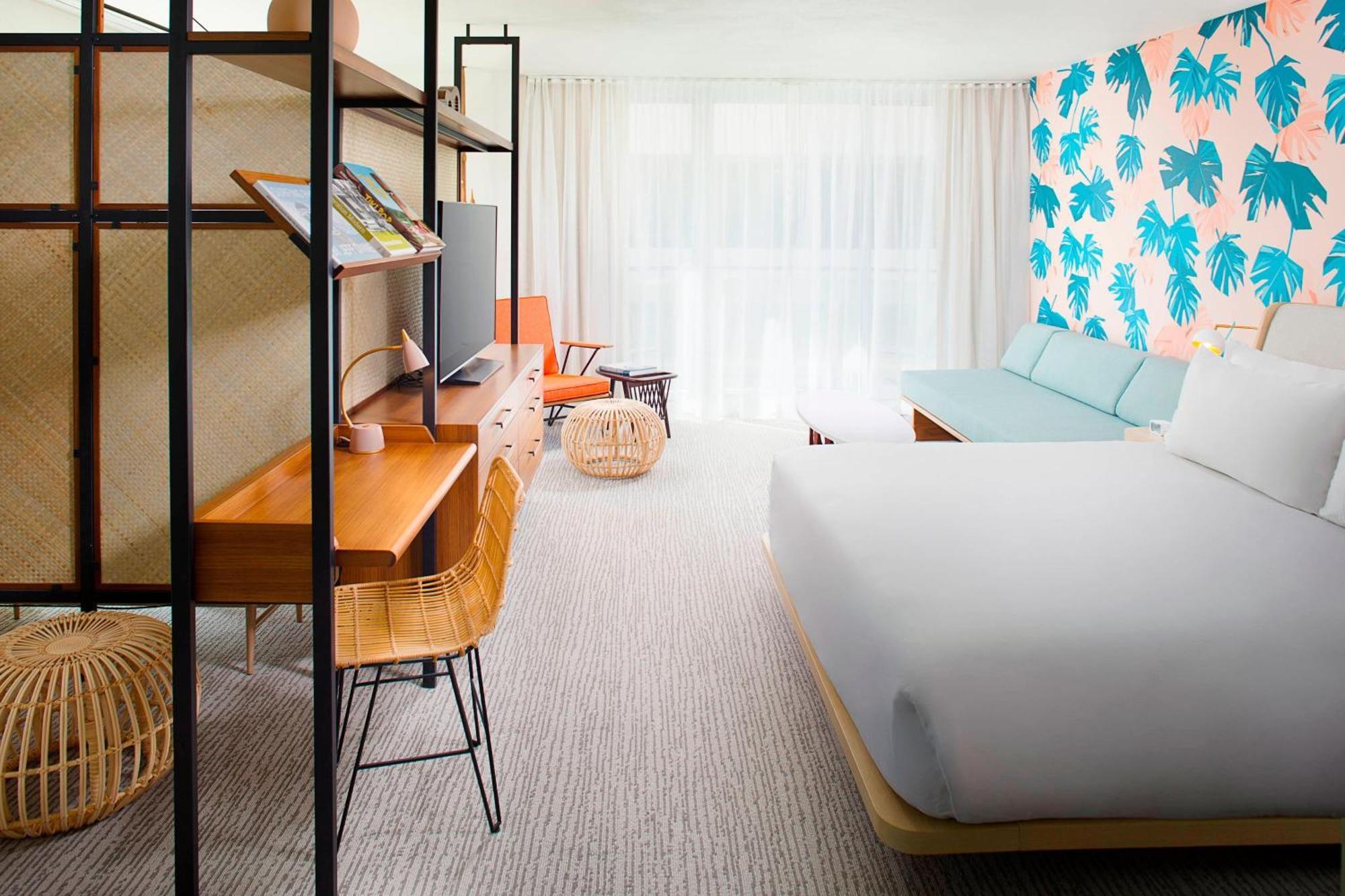 King Room with Waikiki Skyline View - High Floor