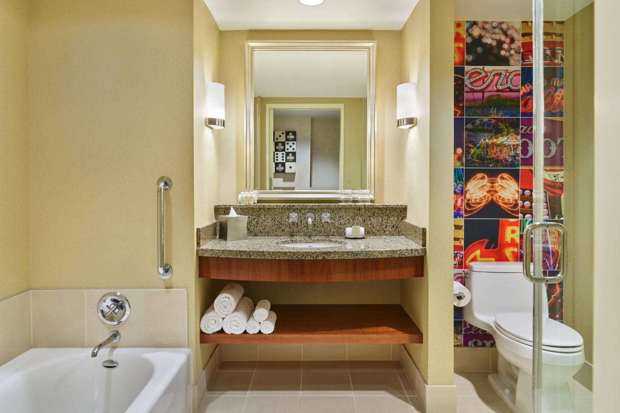 Deluxe King Room with City View