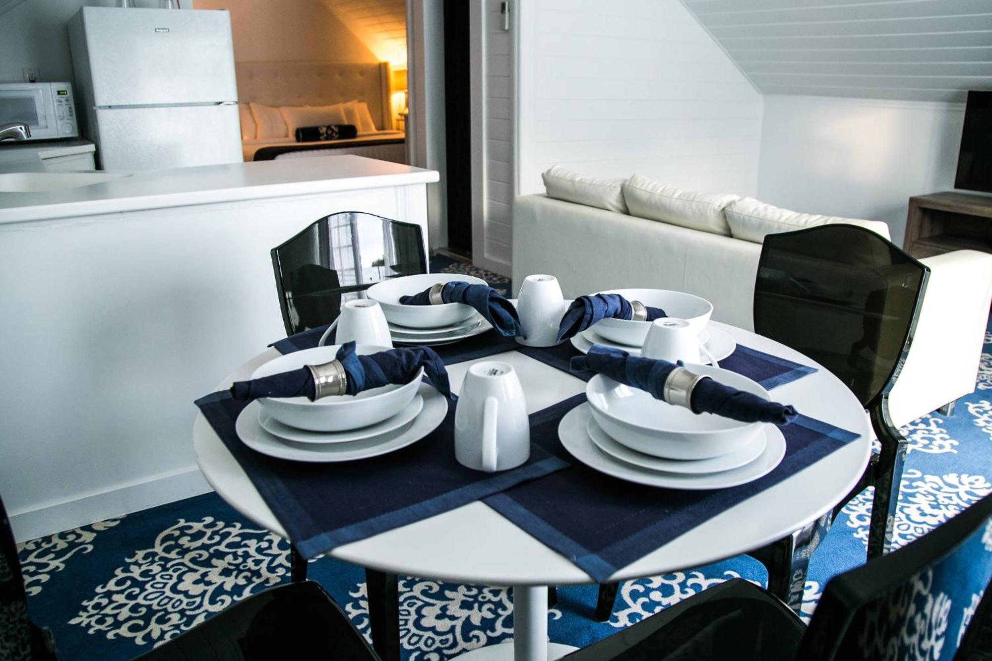 Loft, Larger Guest room, In Loft: 1 King, Limited view
