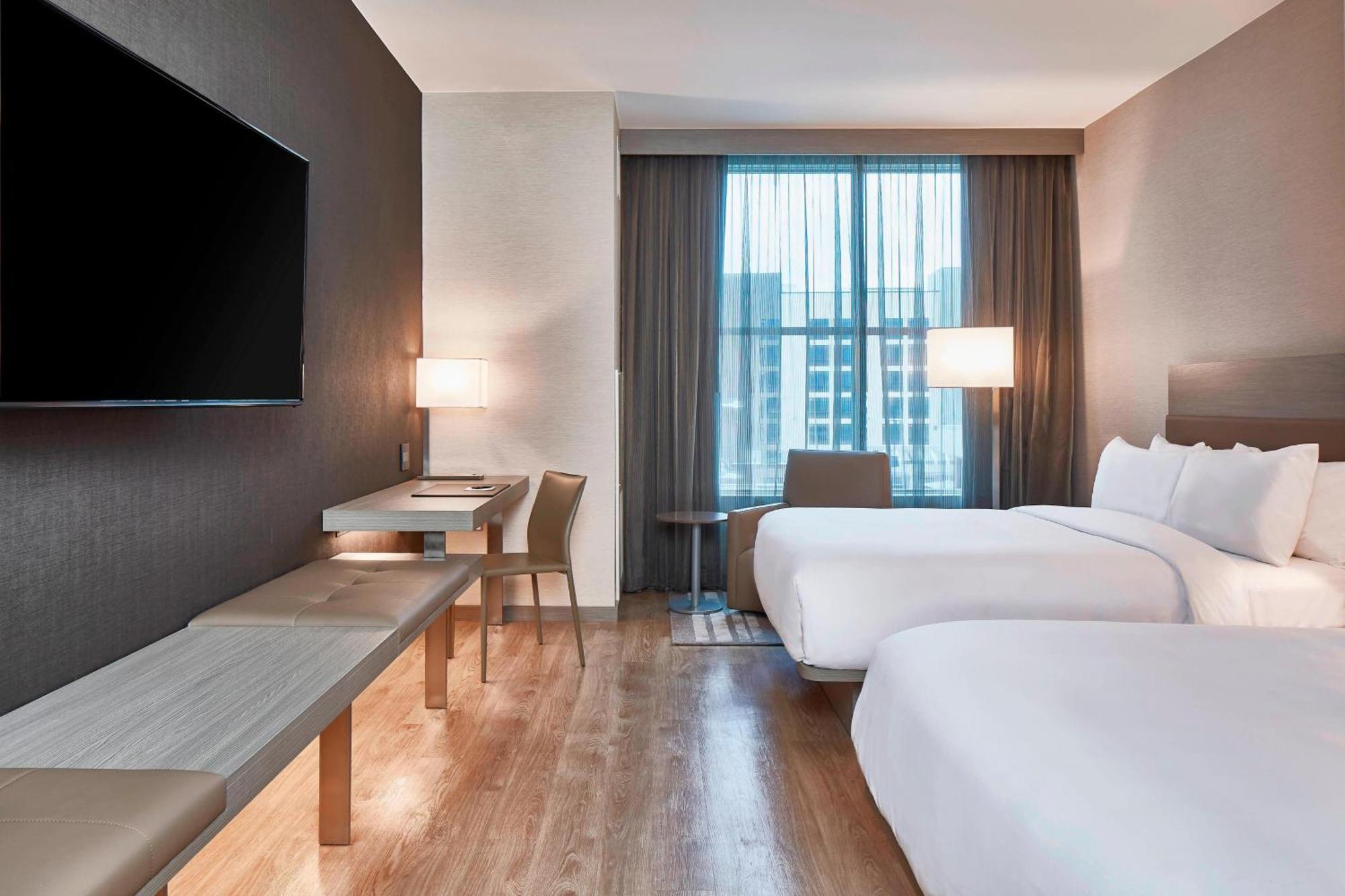 Guest room 2 Queen High floor