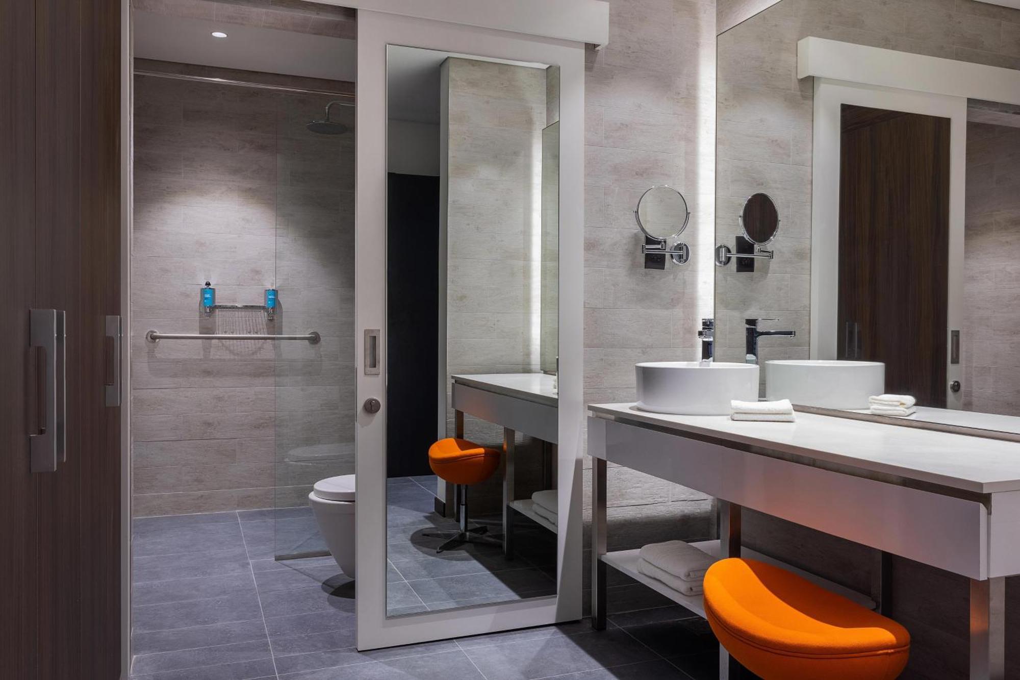Aloft Twin Room