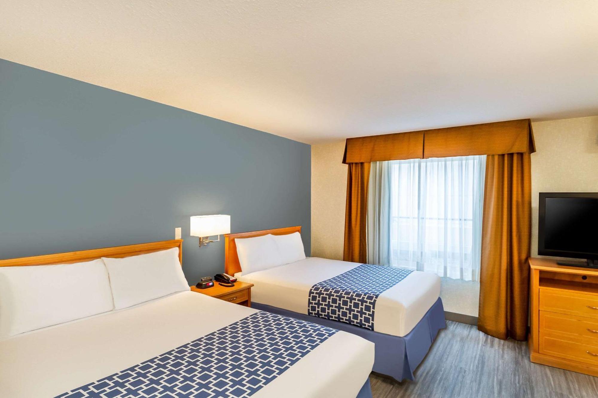 Queen Room Two Queen Beds Main Building or Non-Smoking