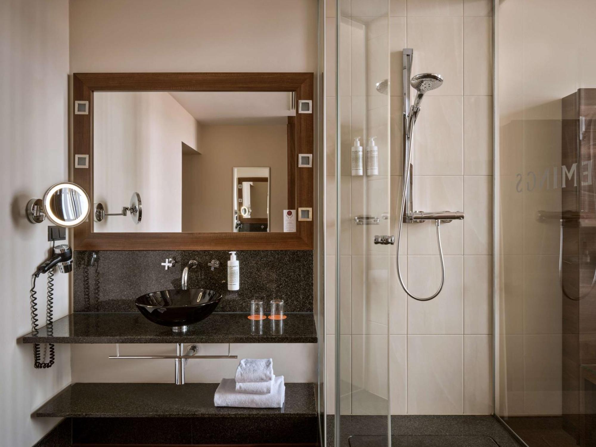 Superior Queen Room,1644412235:JPEG