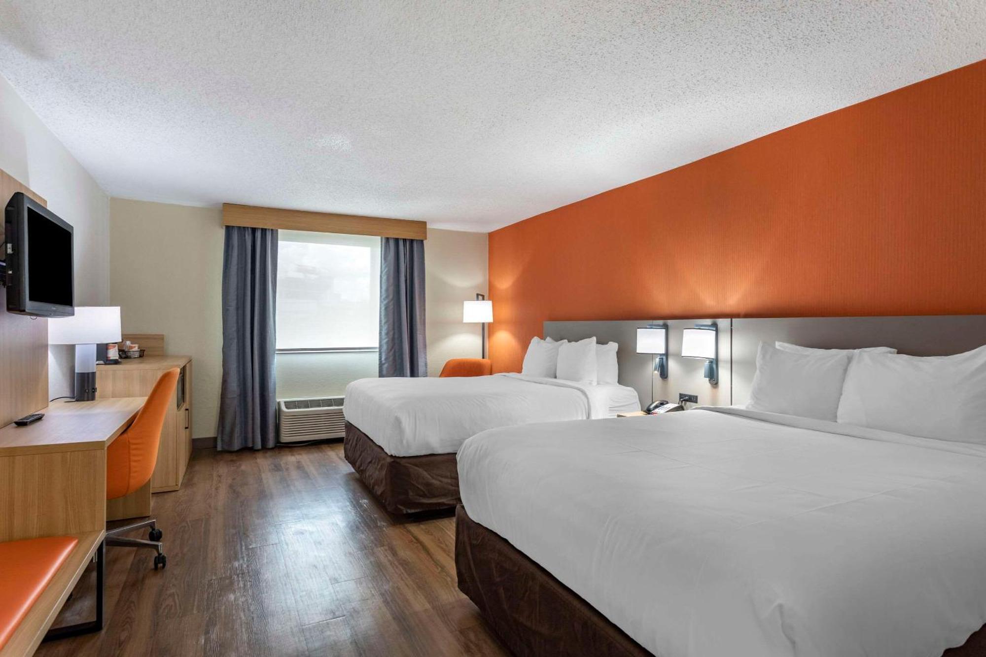Queen Room Two Queen Beds Stadium View