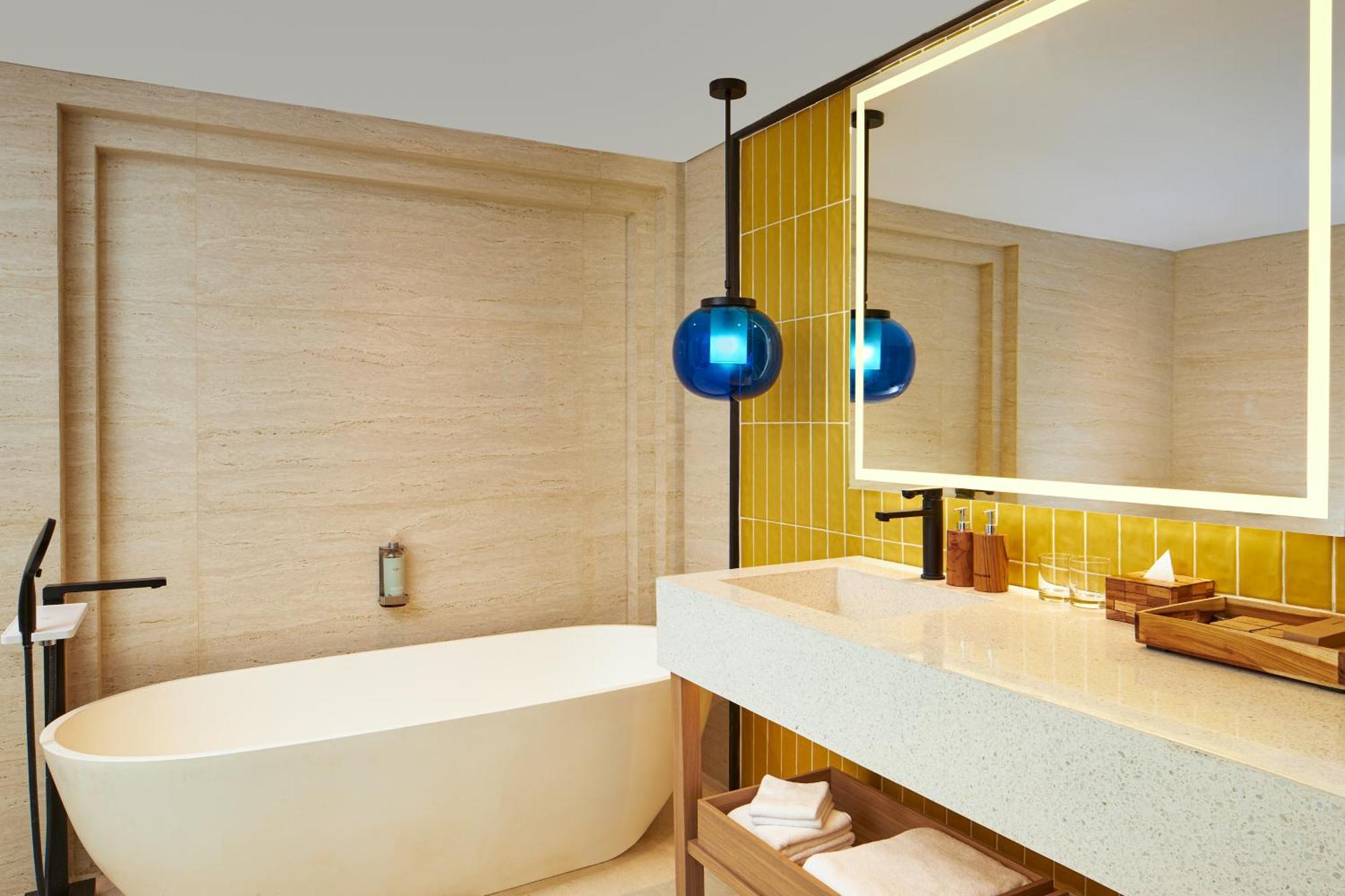 Deluxe King Room with Pool View - Mobility Accessible