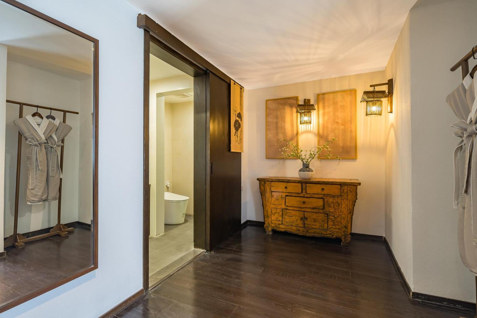 Double Room (100-inch projection + minibar)