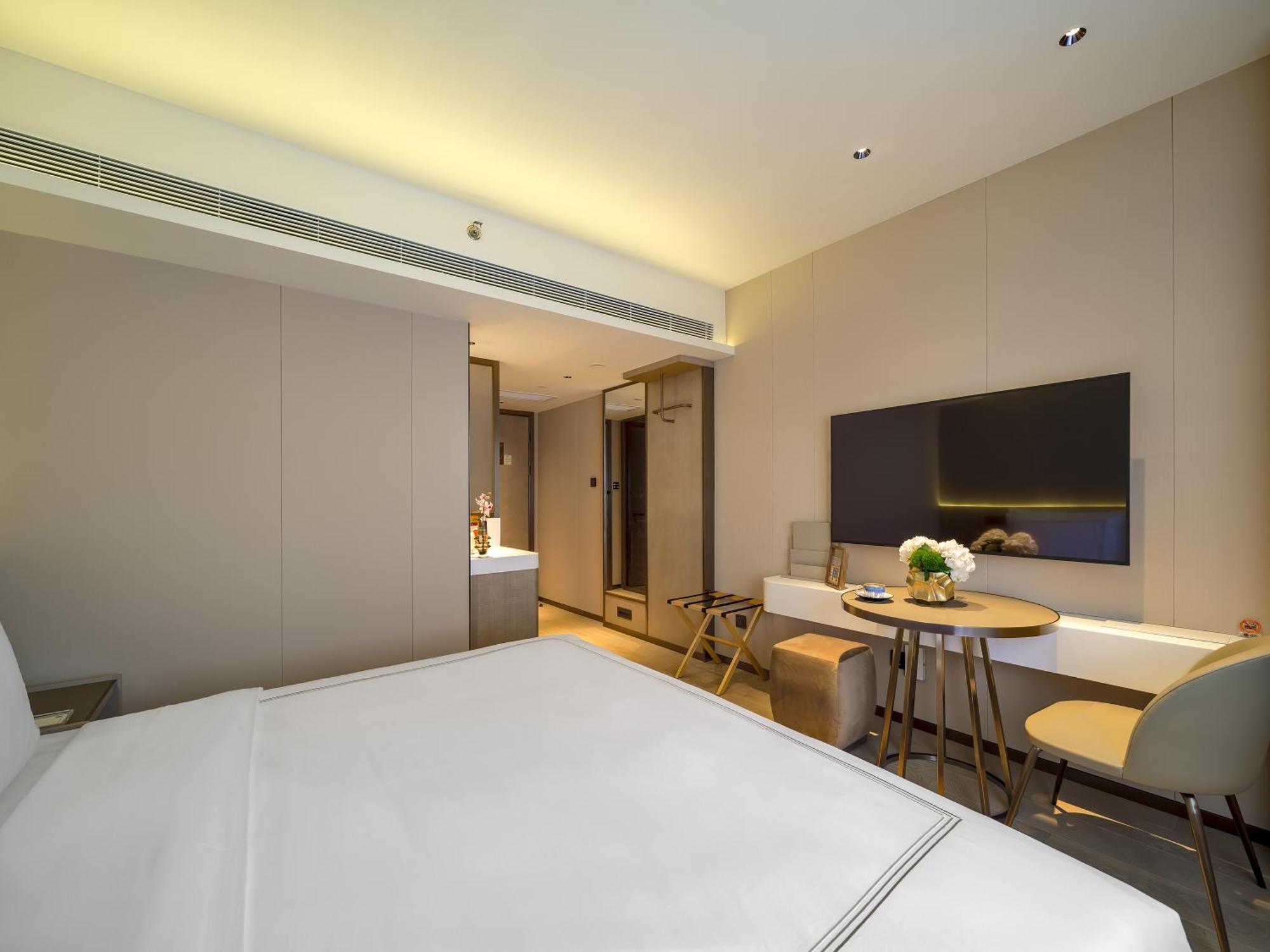 Superior king-size bed Room