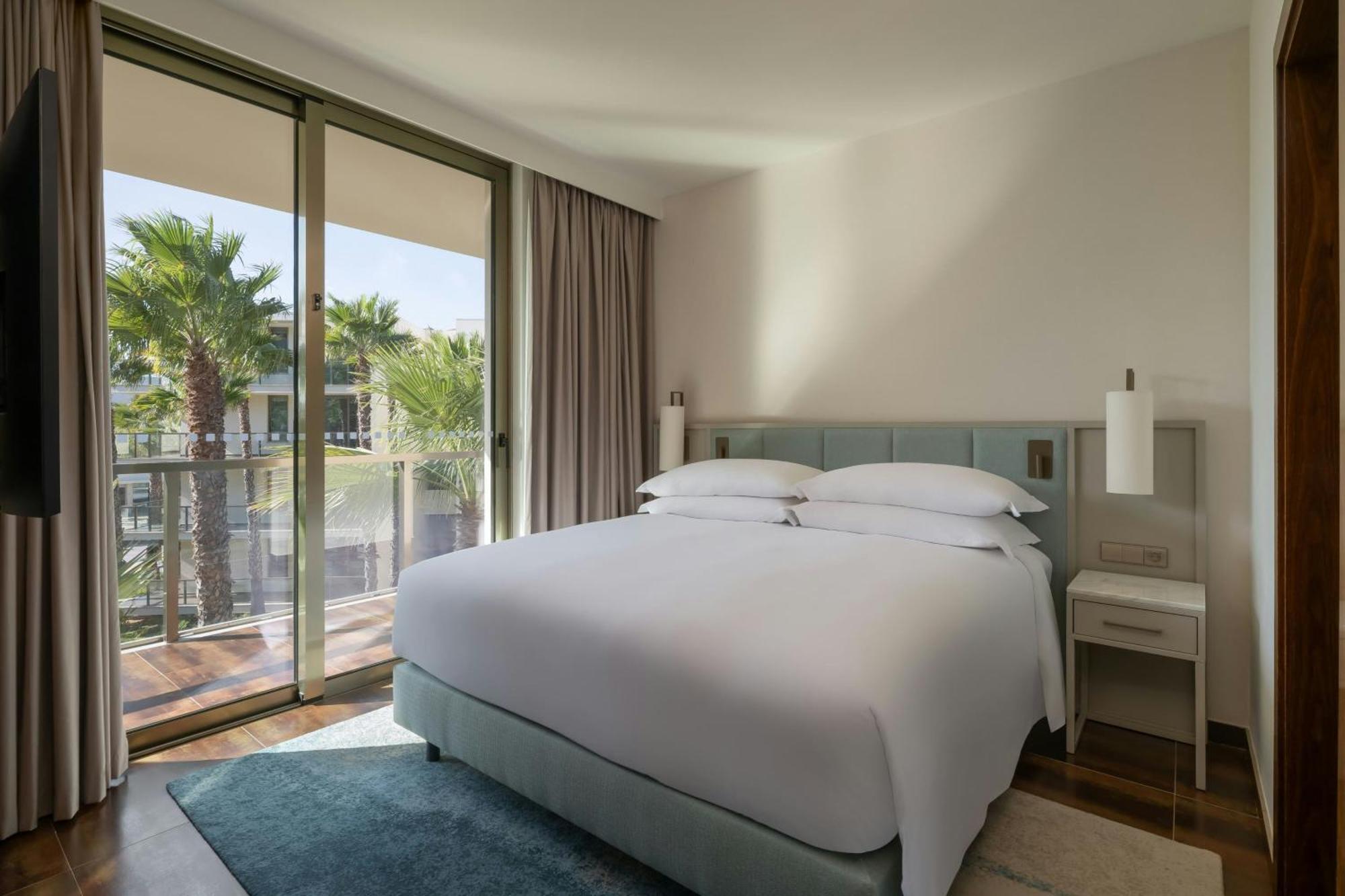 Three-Bedroom Suite with Balcony
