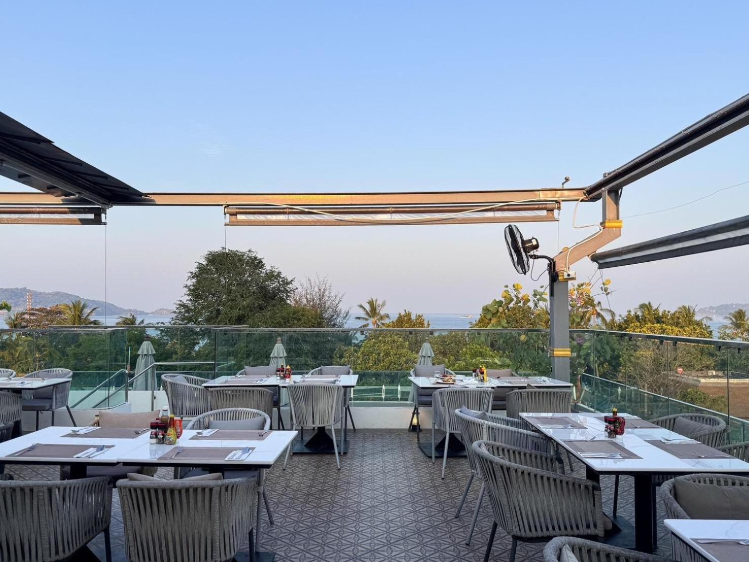Deluxe King Room with Balcony