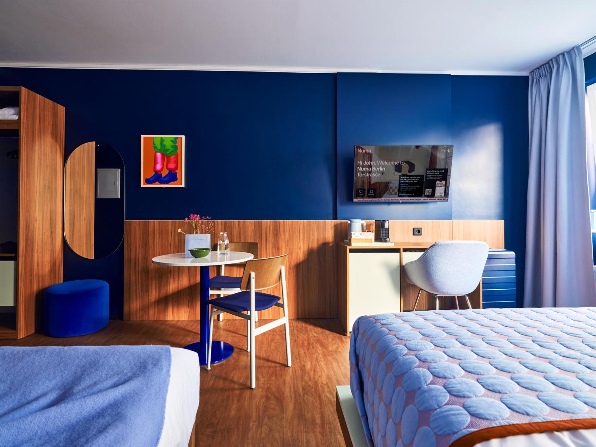 Large Room with Extra Bed