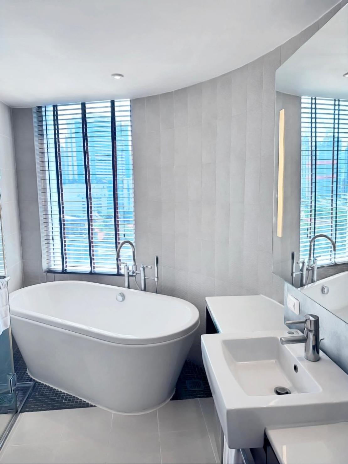 Deluxe Skyline Room