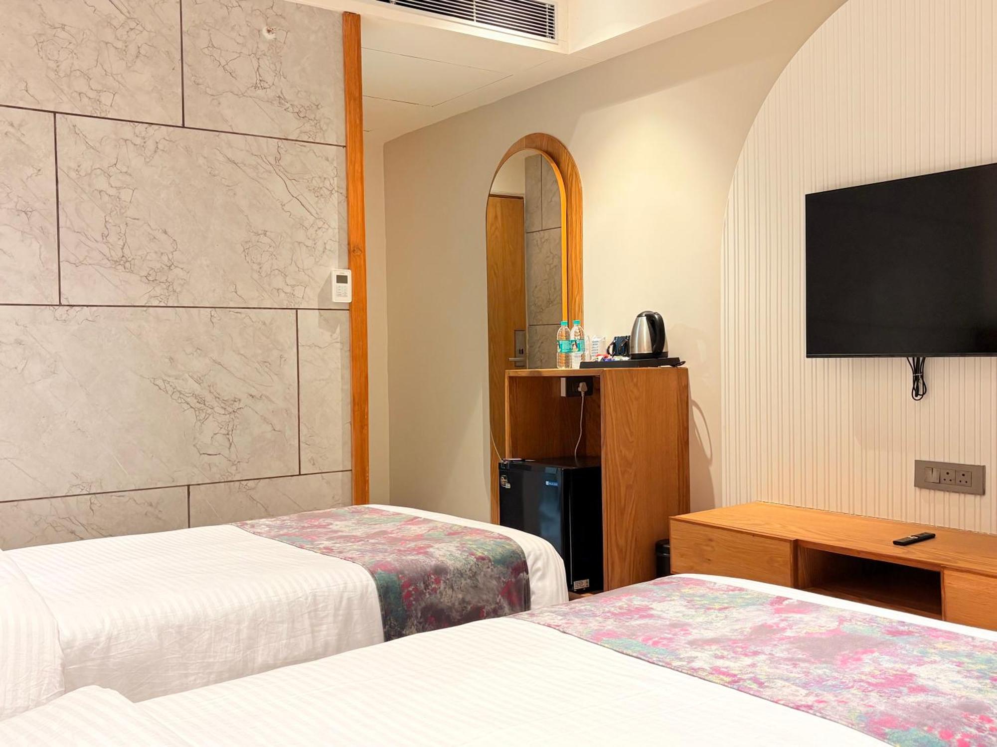 Standard Twin Room