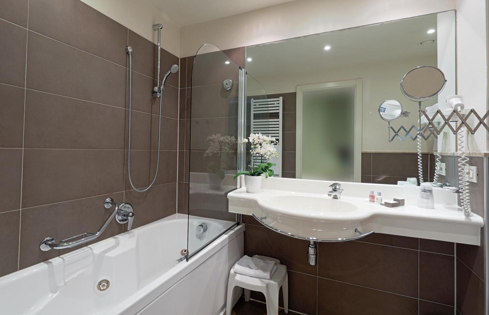 Deluxe Double or Twin Room with Balcony