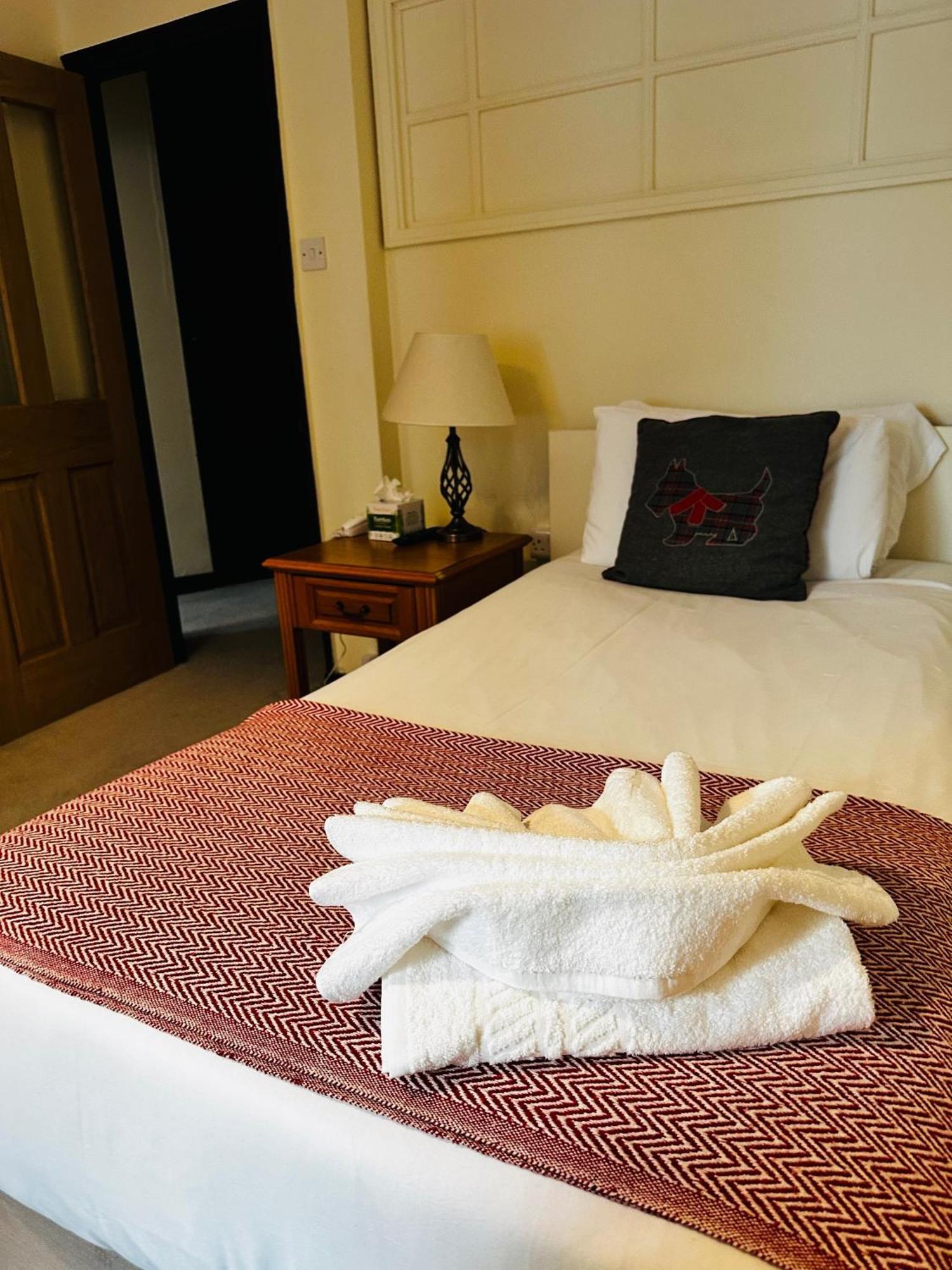 Twin Room,1651212142:JPEG