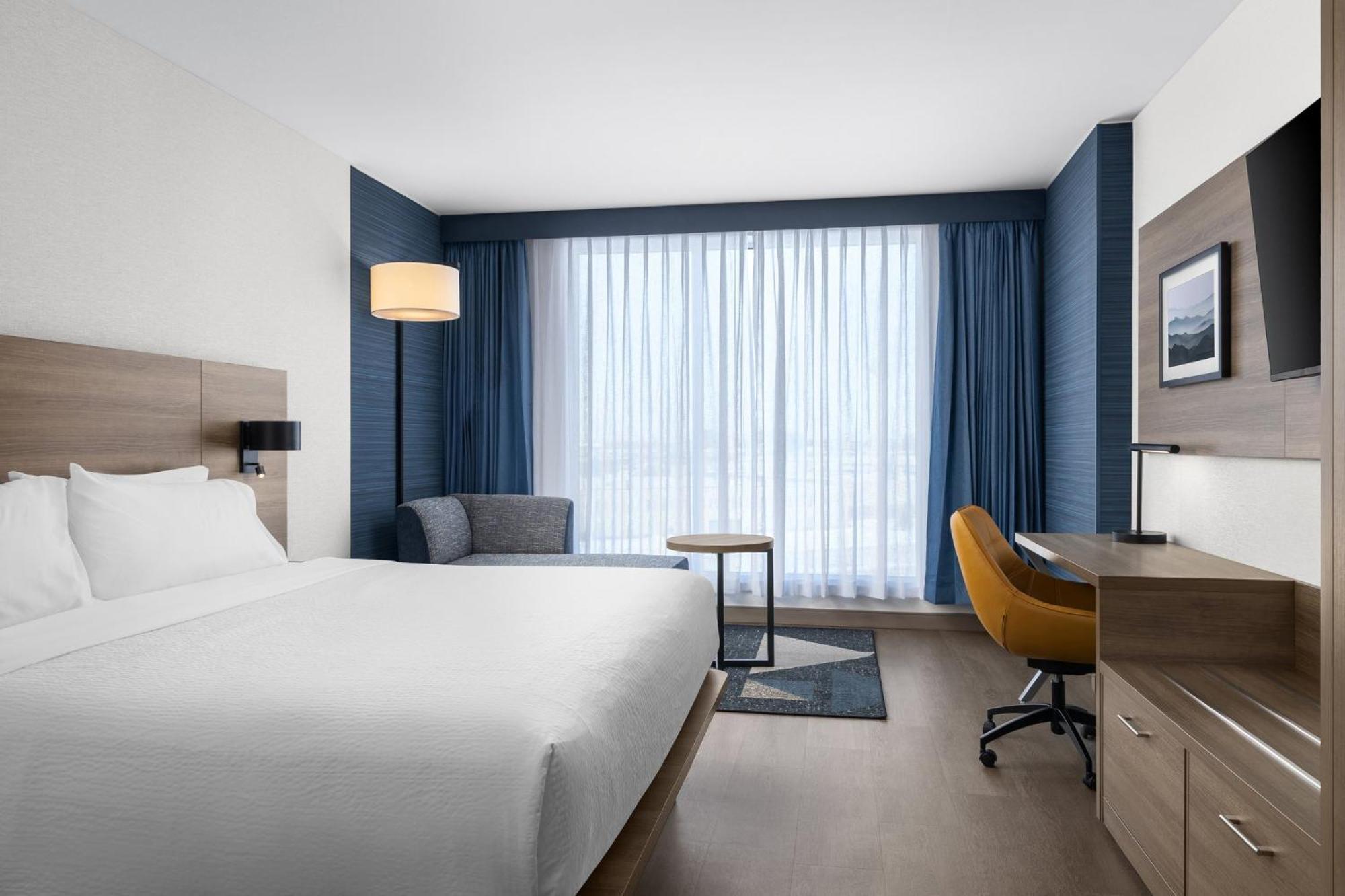 Standard King Room - Mobility Accessible