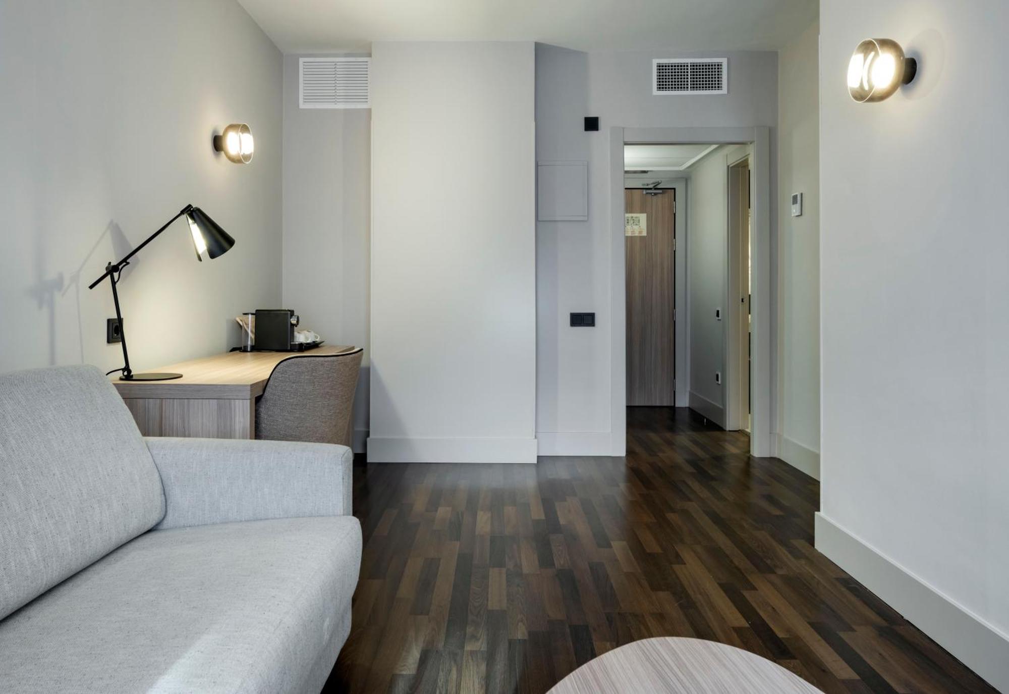 Family Room (2 Adults + 2 Children)