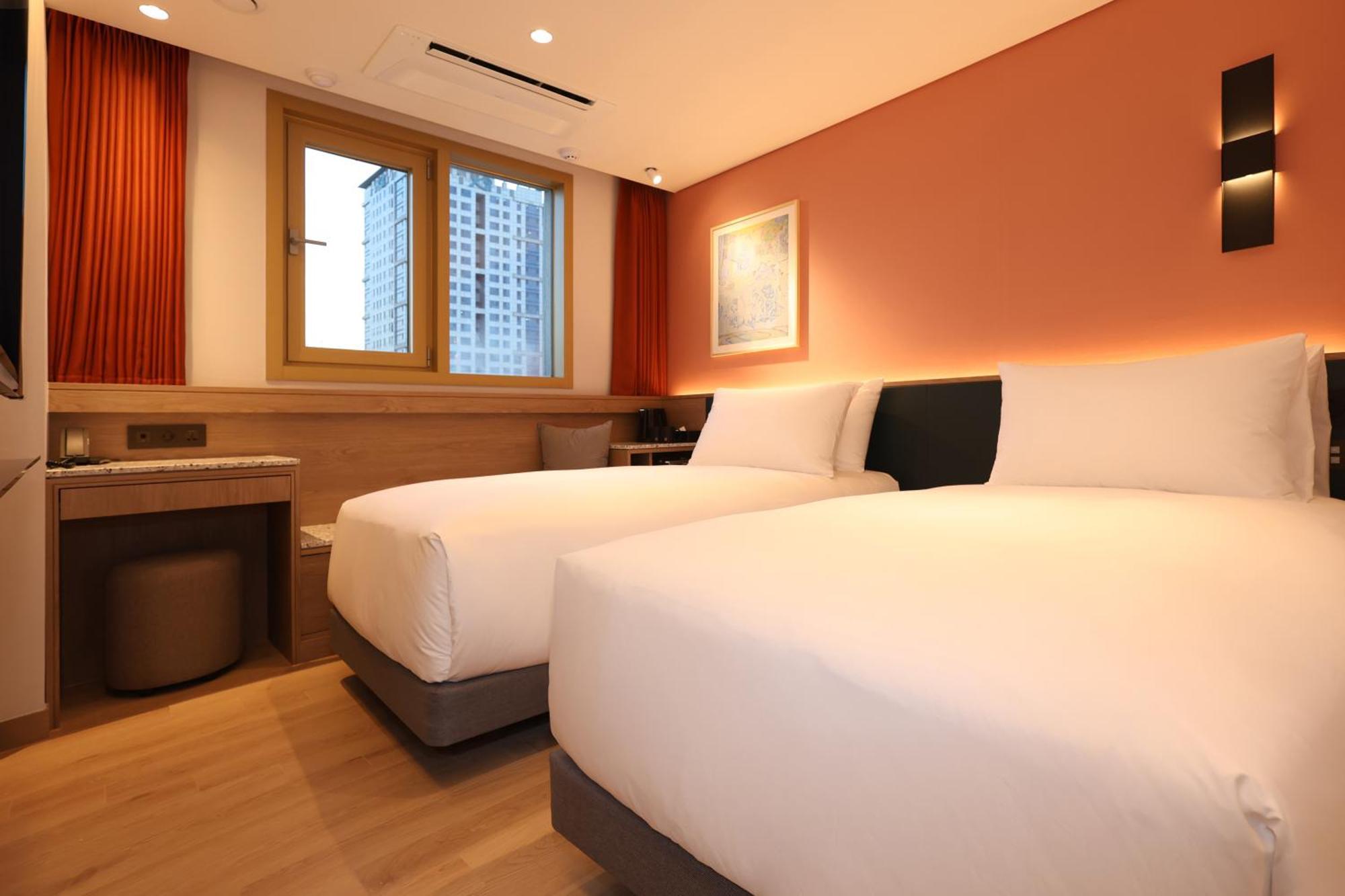 Room Selected at Check-In(Twin or Double Assigned by Hotel upon Check-in)