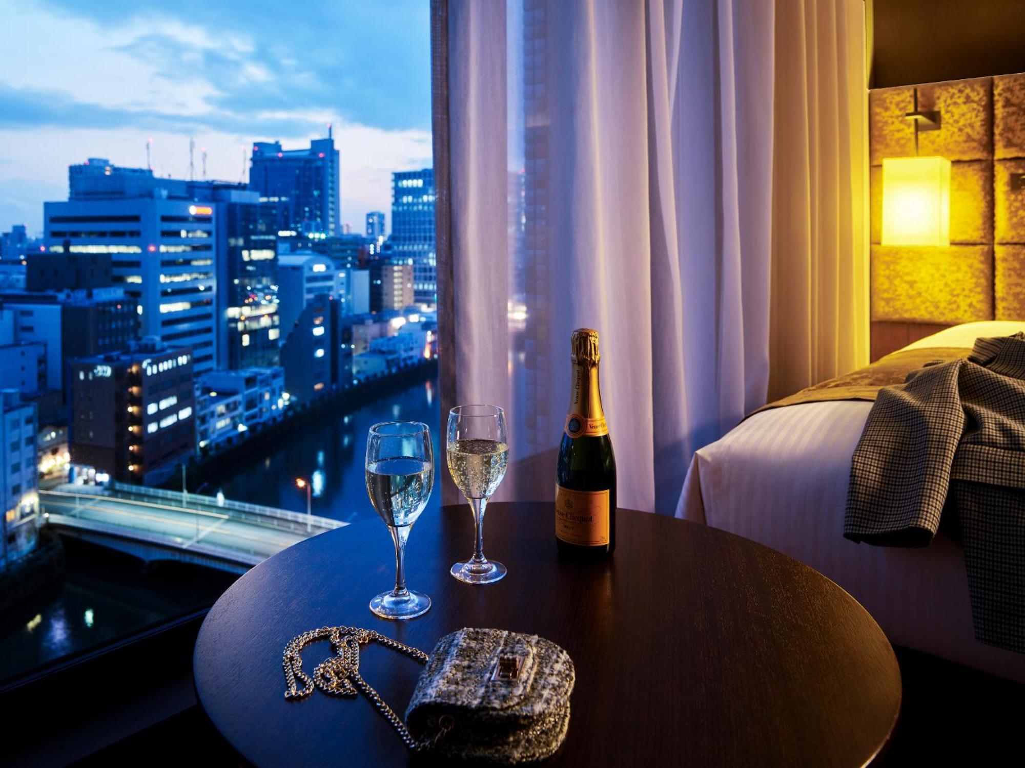 Superior Twin Room with Lounge Access - Non-Smoking