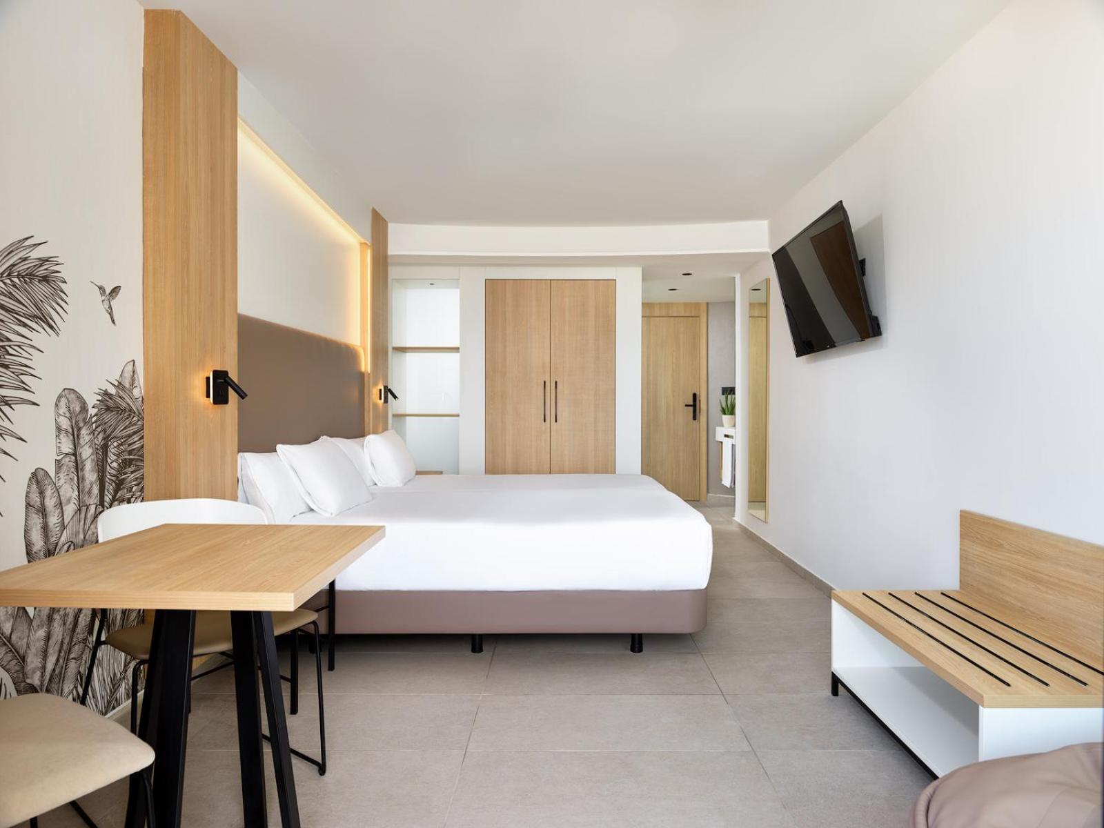 Double Room with Pool View