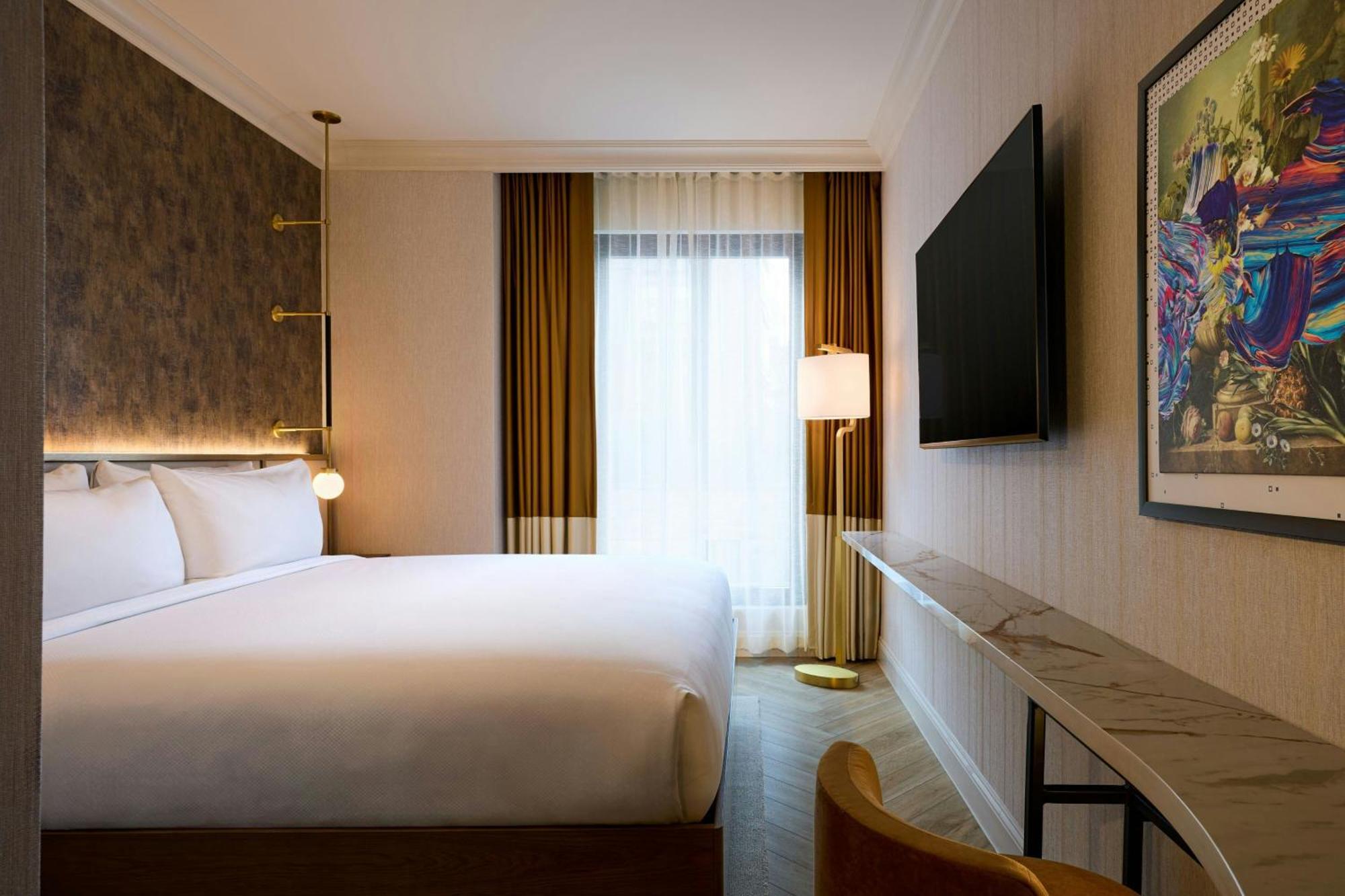 Deluxe King Room