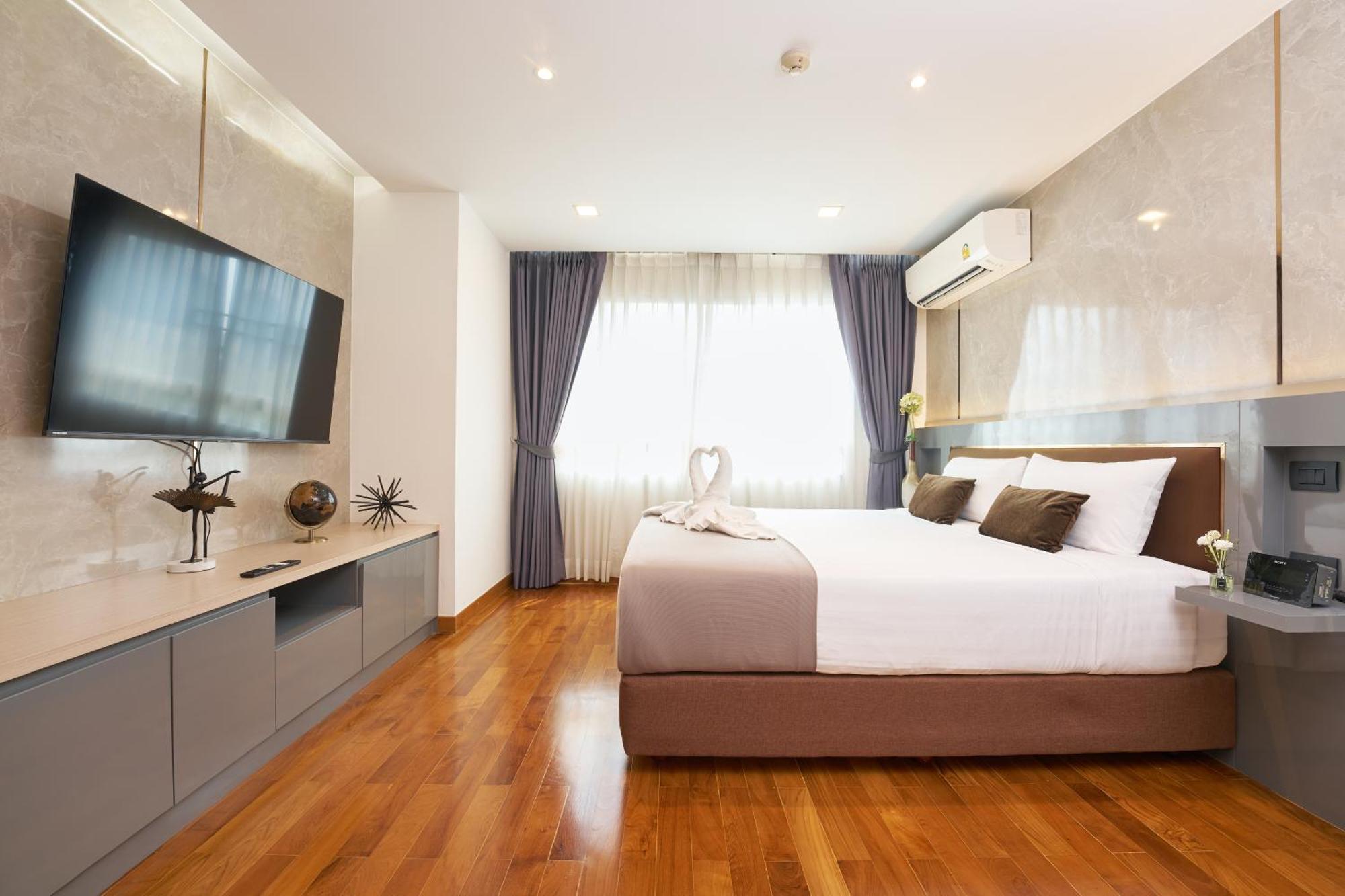 Club King Bed