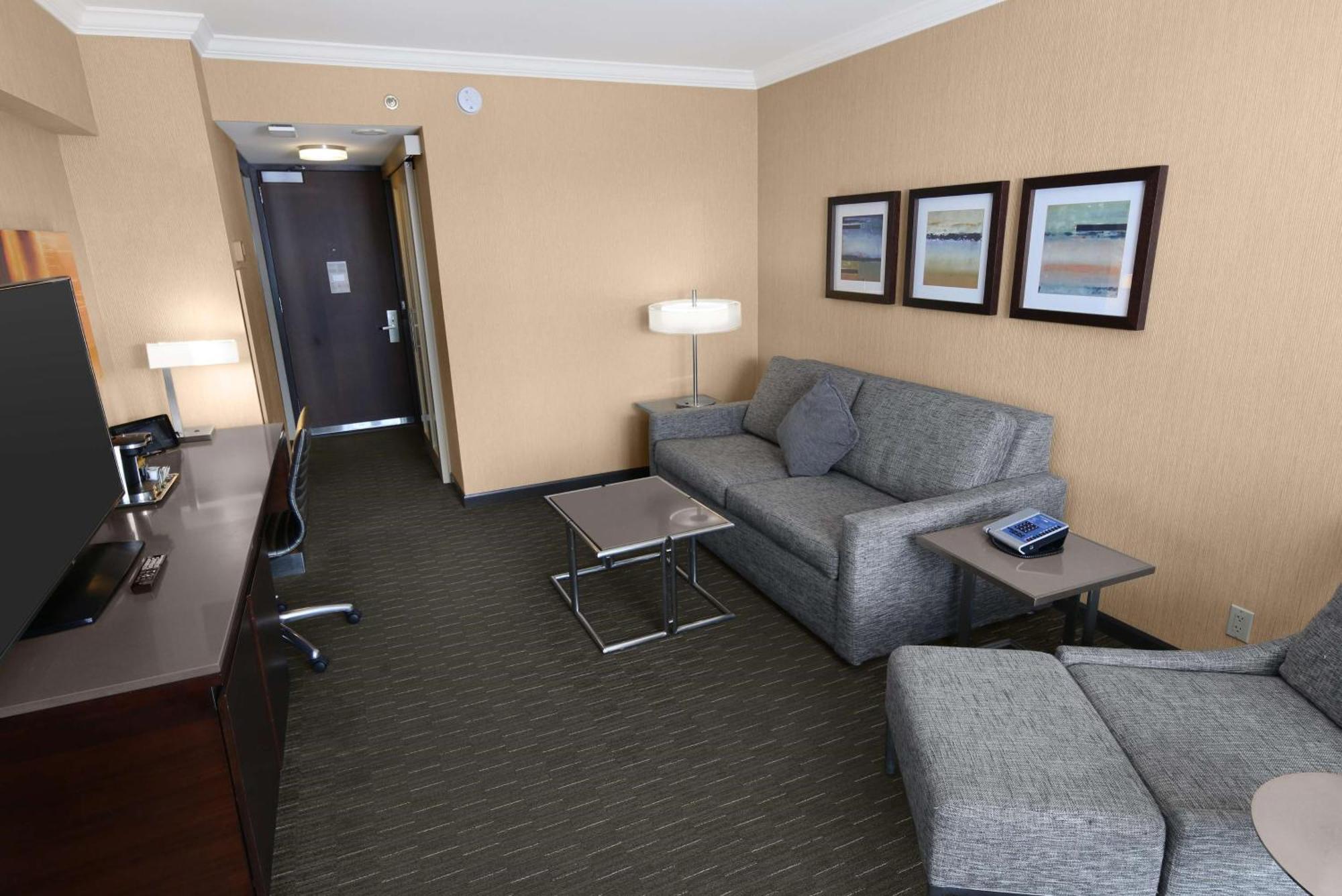 Skyline View One King Bed One Bedroom Suite
