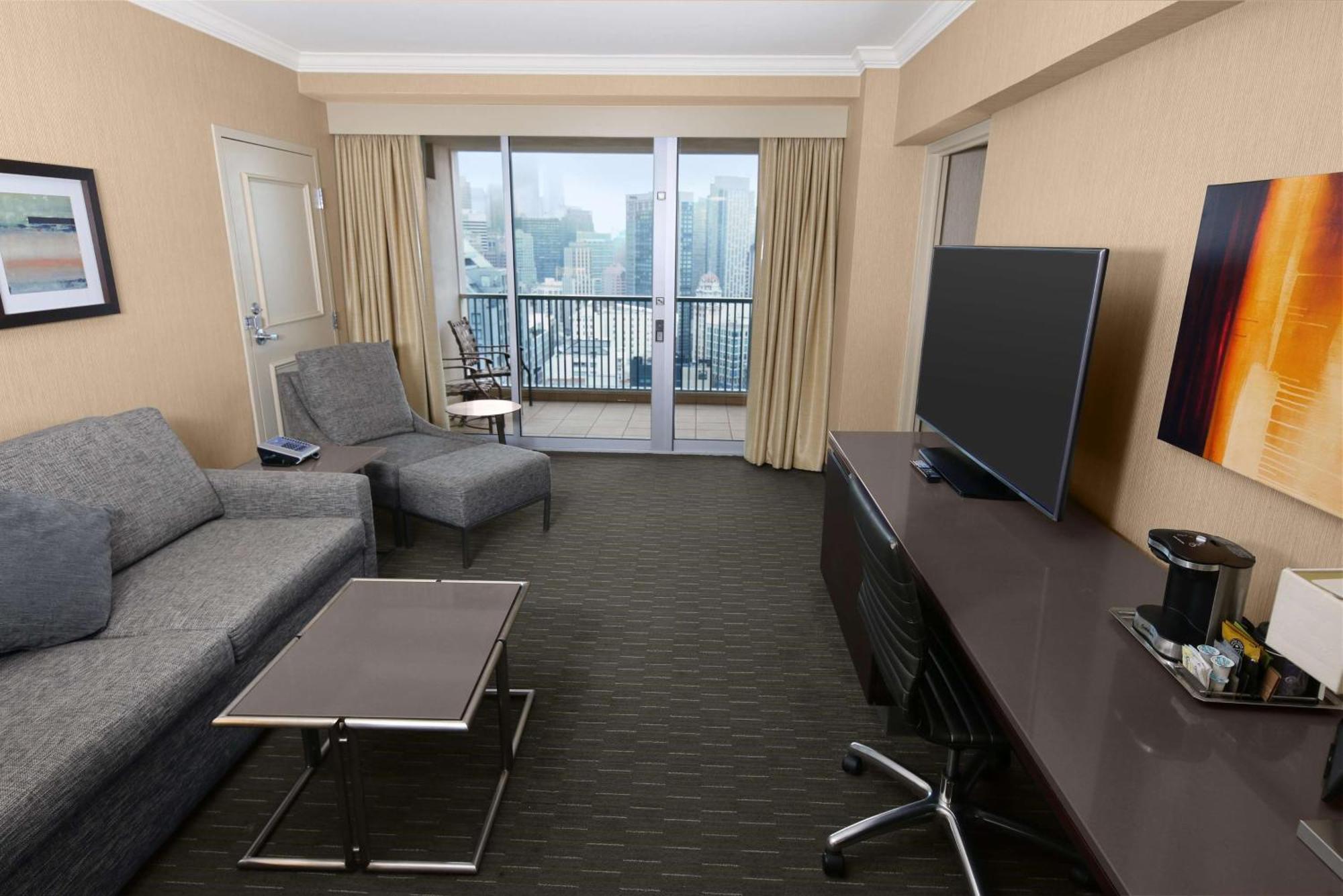 Skyline View One King Bed One Bedroom Suite