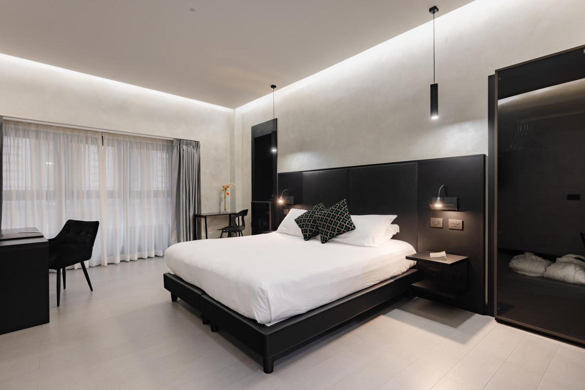Deluxe Suite with Spa Bath