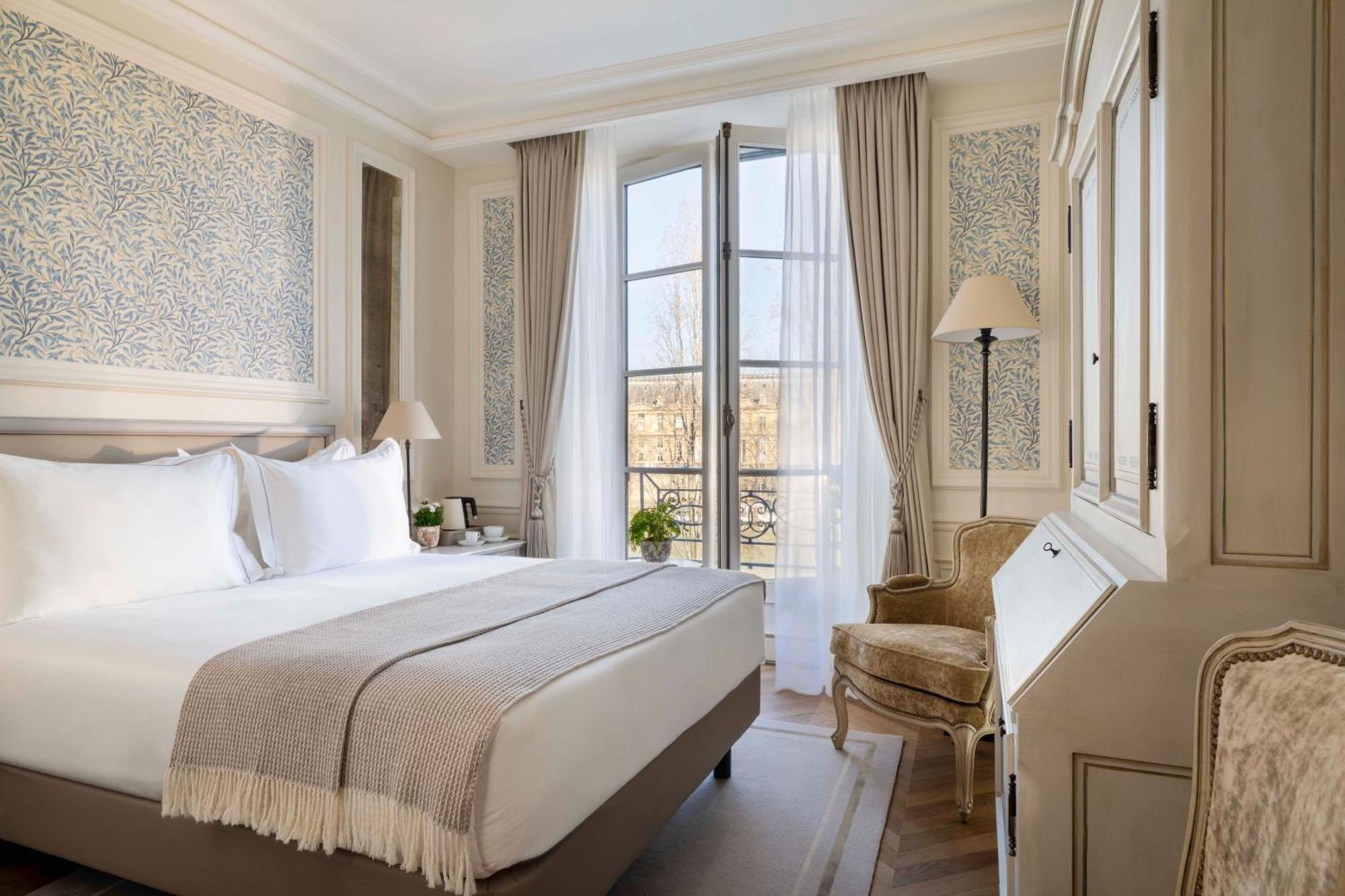 Two Classic Connecting Rooms Seine River View