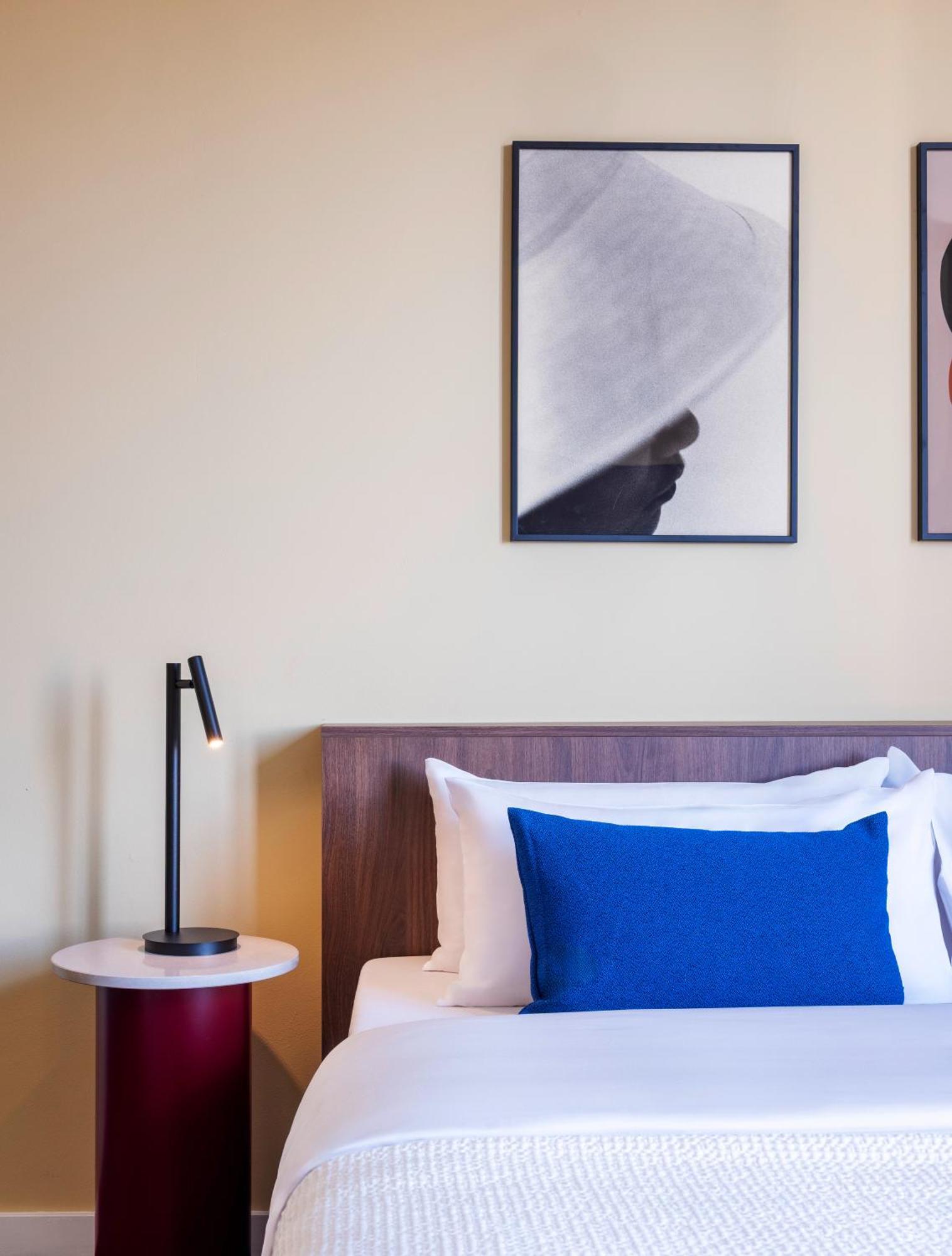 Large Room with Bathtub,1658755973:JPEG