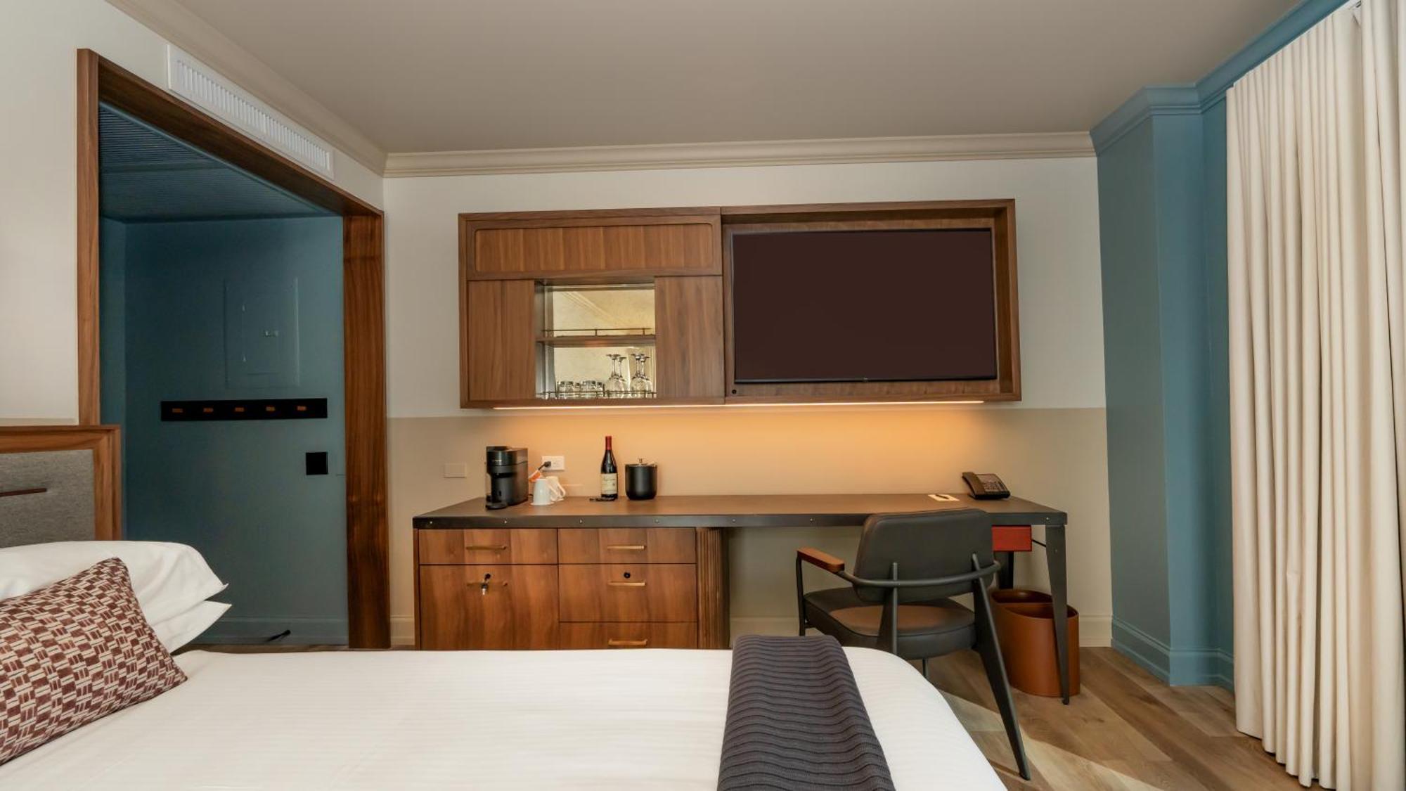 Emerald City Skyline Luxe