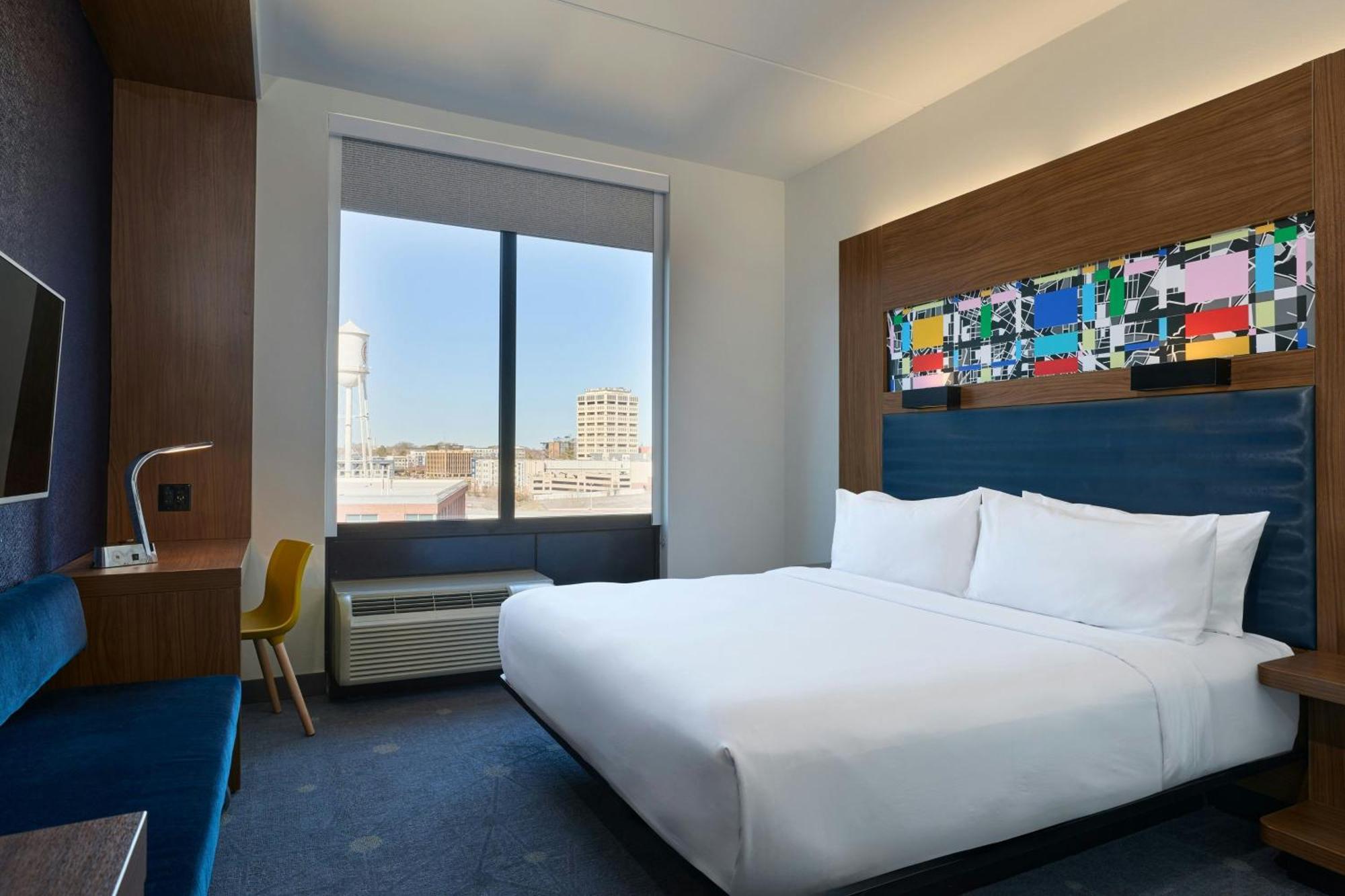 Aloft Deluxe, Larger Guest room, 1 King