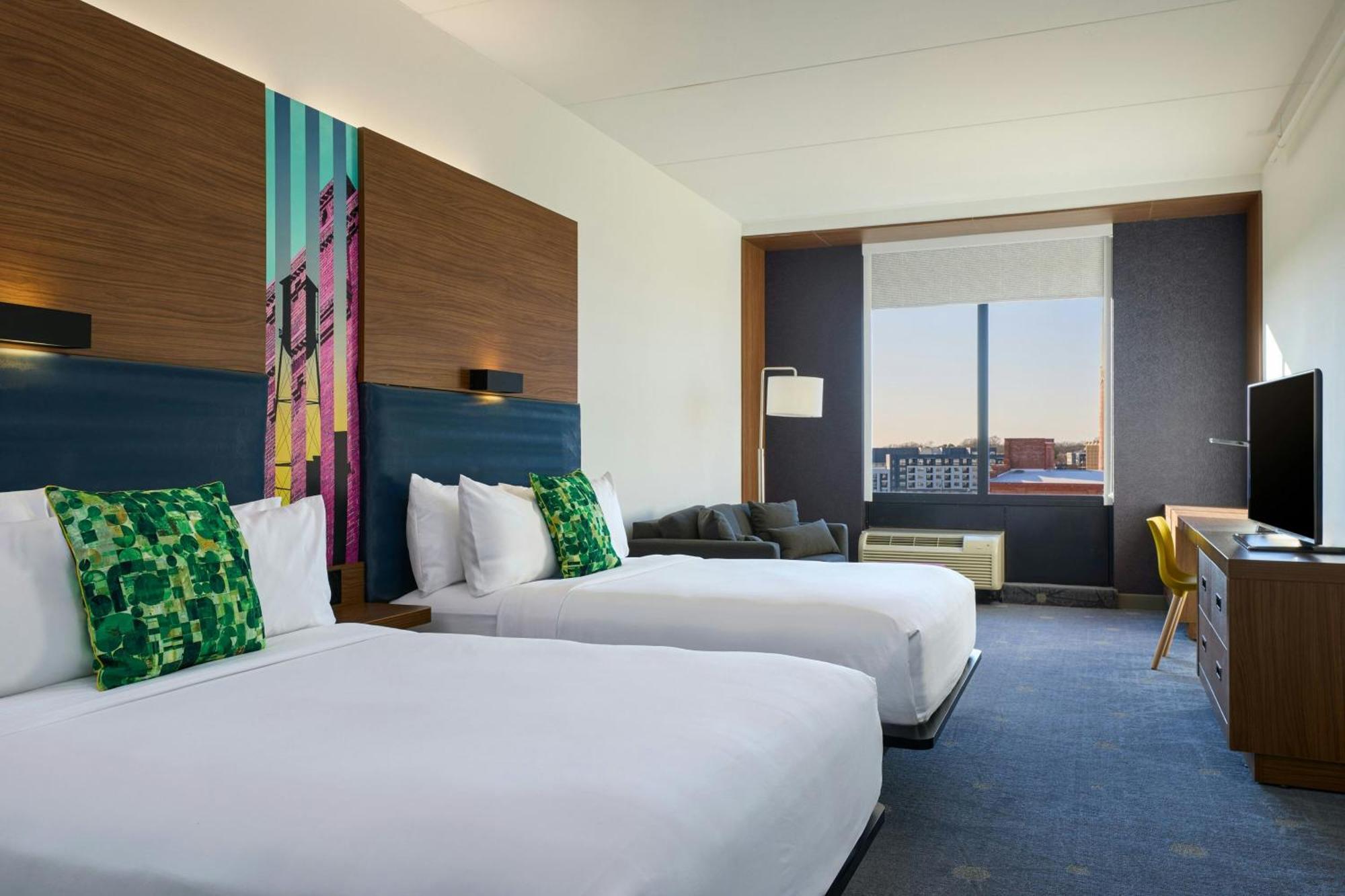 Savvy, Larger Guest room, 2 Queen