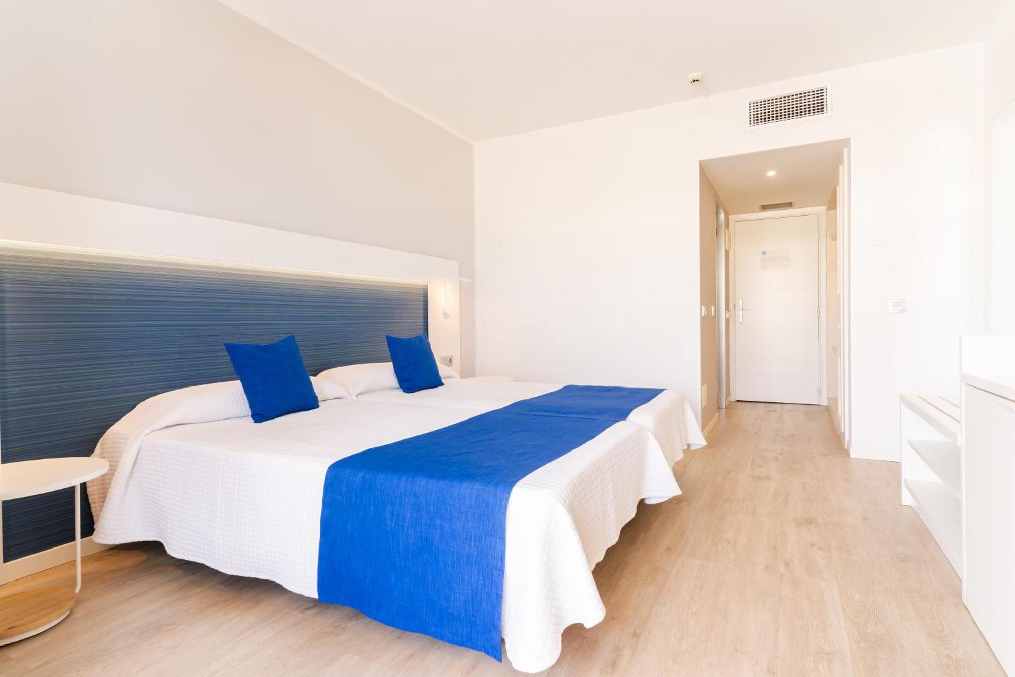 Superior Double Room with Lateral Sea View