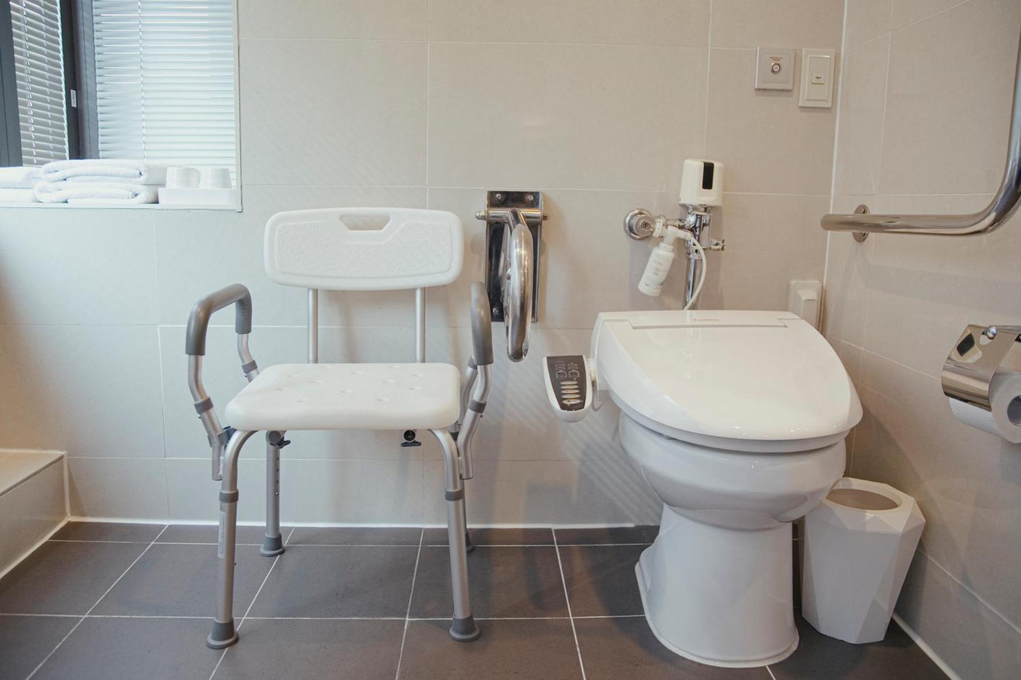 Queen Room - Disability Access