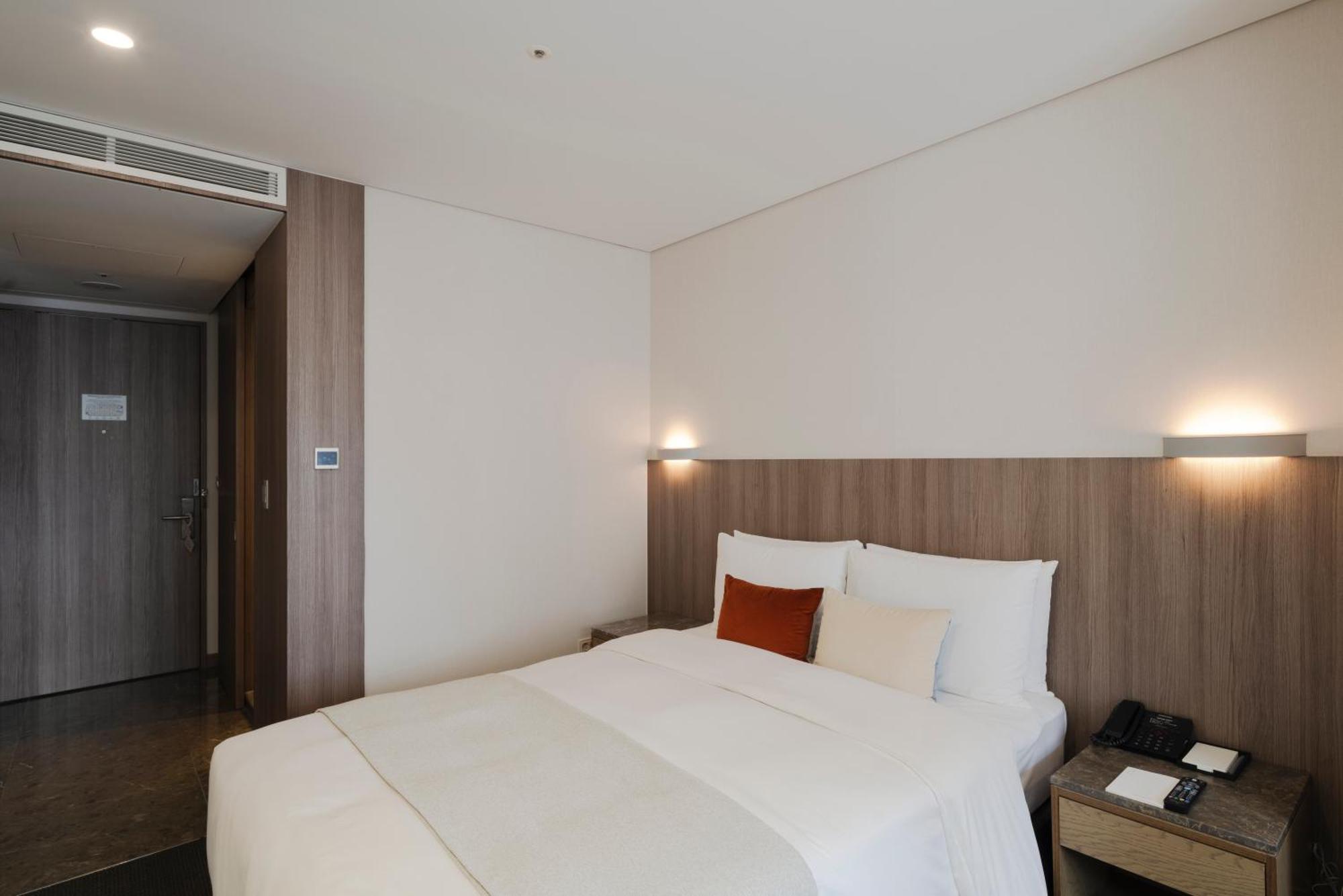 Standard Double Room (Breakfast 1+1)