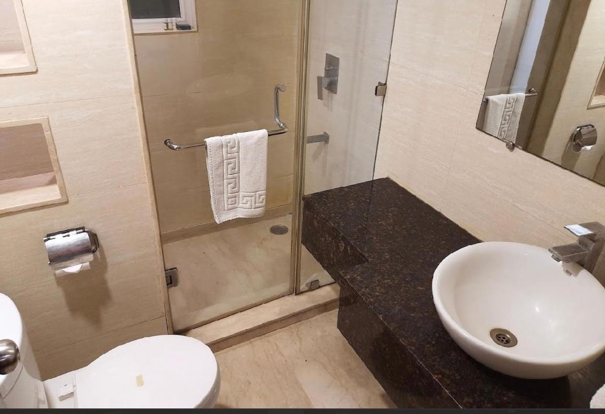 Executive Suite,1663824709:JPEG